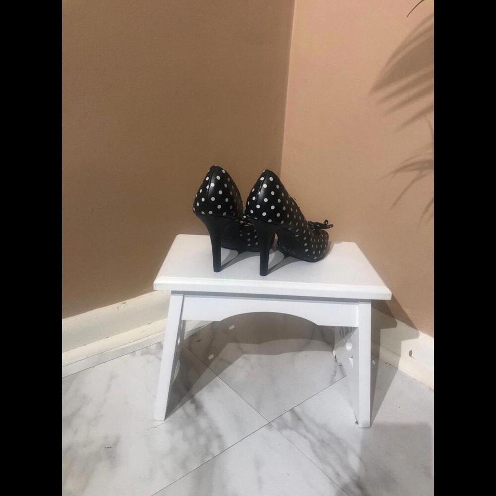 Vionic Fioni polka Dot peekaboo toe side open Heel pumps Size US 8 / IT 38 - 5 Thumbnail