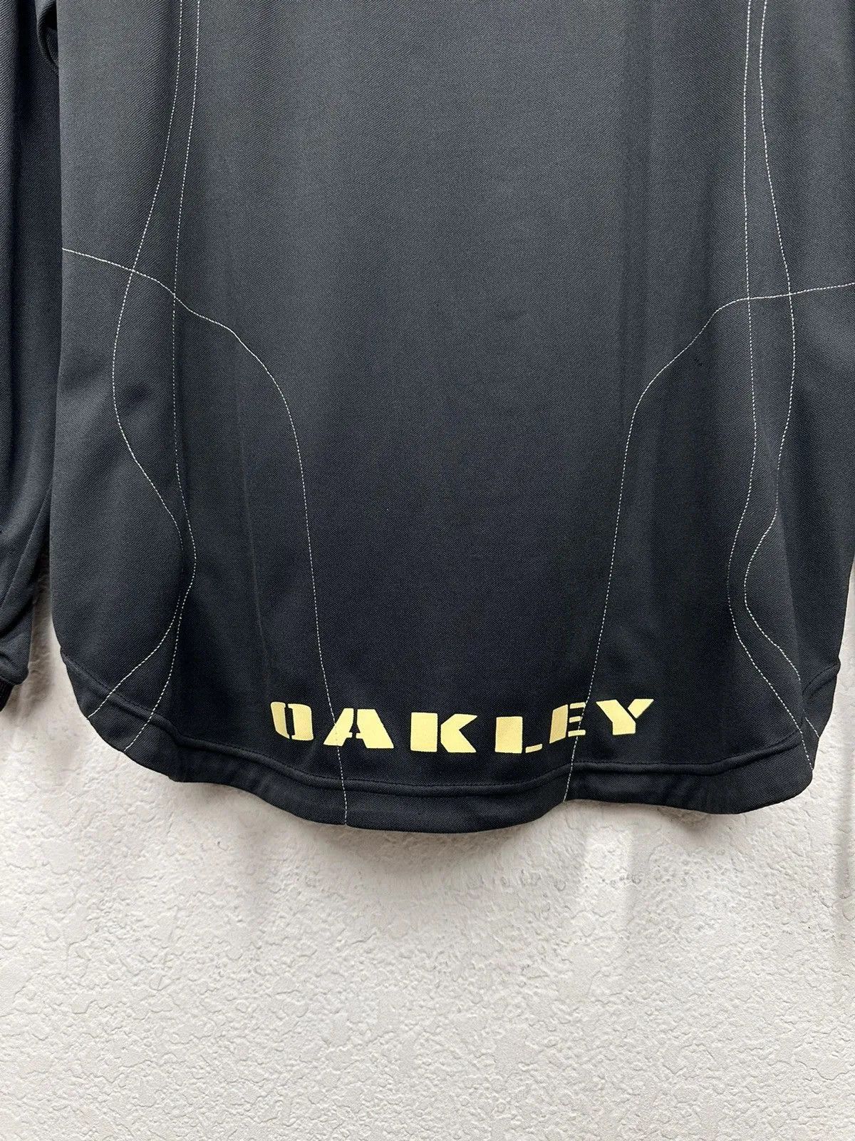 Vintage Vintage Oakley Long Sleeve Made Usa Streetwear Y2K T-shir Size US M / EU 48-50 / 2 - 7 Thumbnail