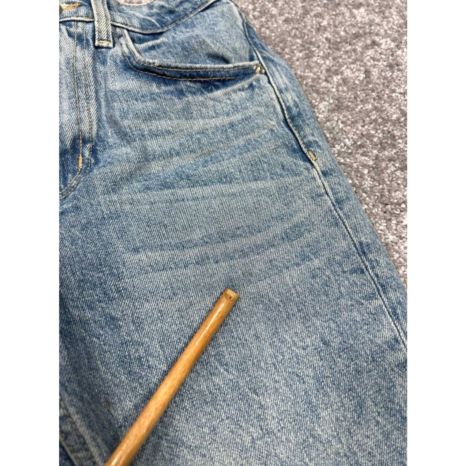 Zara VINTAGE Zara Jeans Womens 0 Tapered Fit Light Wash Denim Mid Rise Ripped Frayed Hem Stains Size 25" / US 0 / IT 36 - 7 Thumbnail
