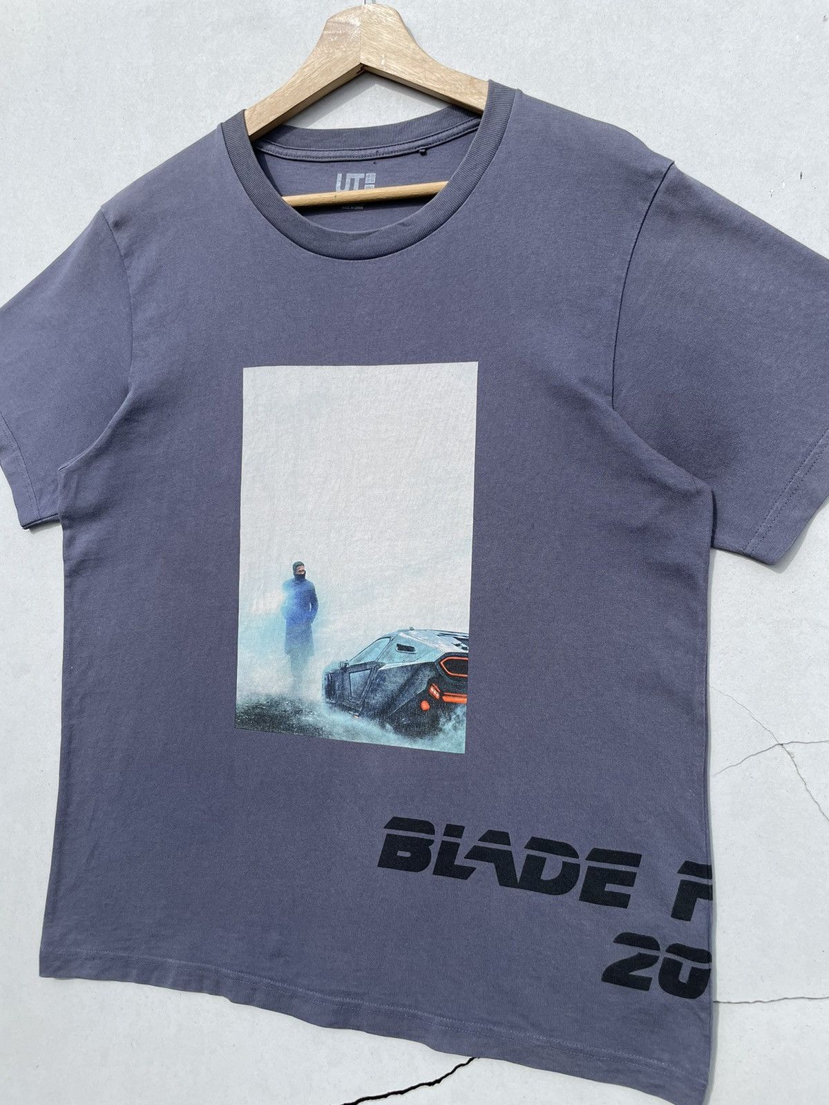 Uniqlo 🔥Accept Binding Offer🔥 Blade Runner 2049 Size US L / EU 52-54 / 3 - 3 Thumbnail