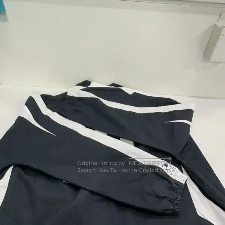 Balenciaga Balenciaga Black Embroidered Logo Long Sleeve Jacket. Size US L / EU 52-54 / 3 - 7 Thumbnail
