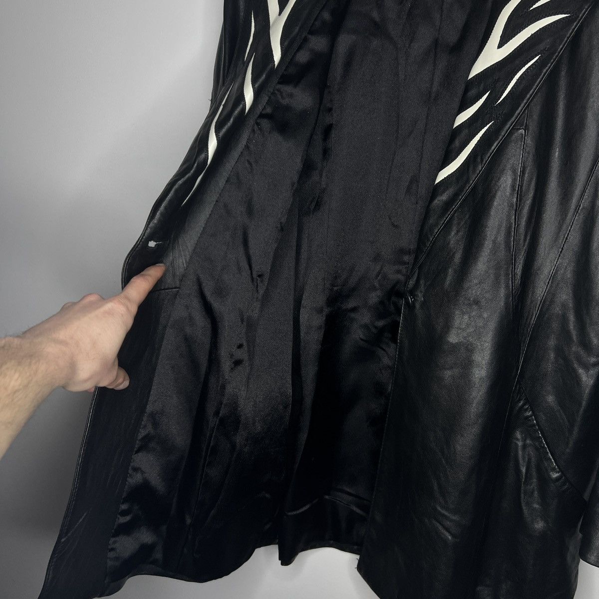Japanese Brand × Vintage Vintage Dino Genuine Leather Coat Jacket Tribal 90s Y2K RARE Size M / US 6-8 / IT 42-44 - 6 Thumbnail