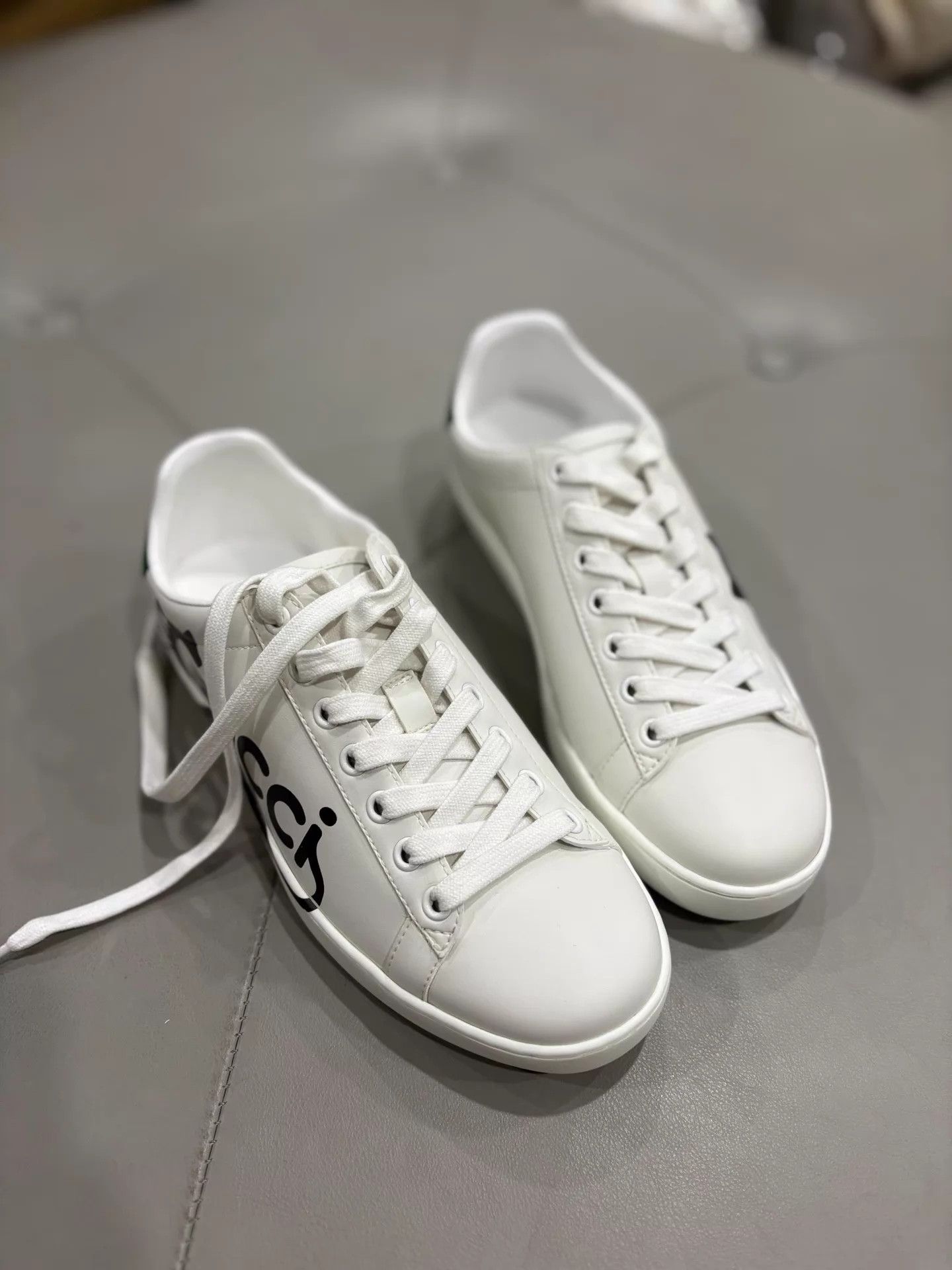 Gucci Gucci Kitten Logo Leather White Sneakers NOS 36 Size US 5.5 / IT 35.5 - 2 Thumbnail