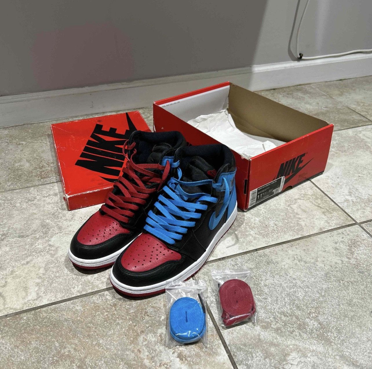 Nike WMNS AIR JORDAN 1 HIGH OG “NC to CHI” Size US 11.5 / EU 44-45 - 1 Thumbnail