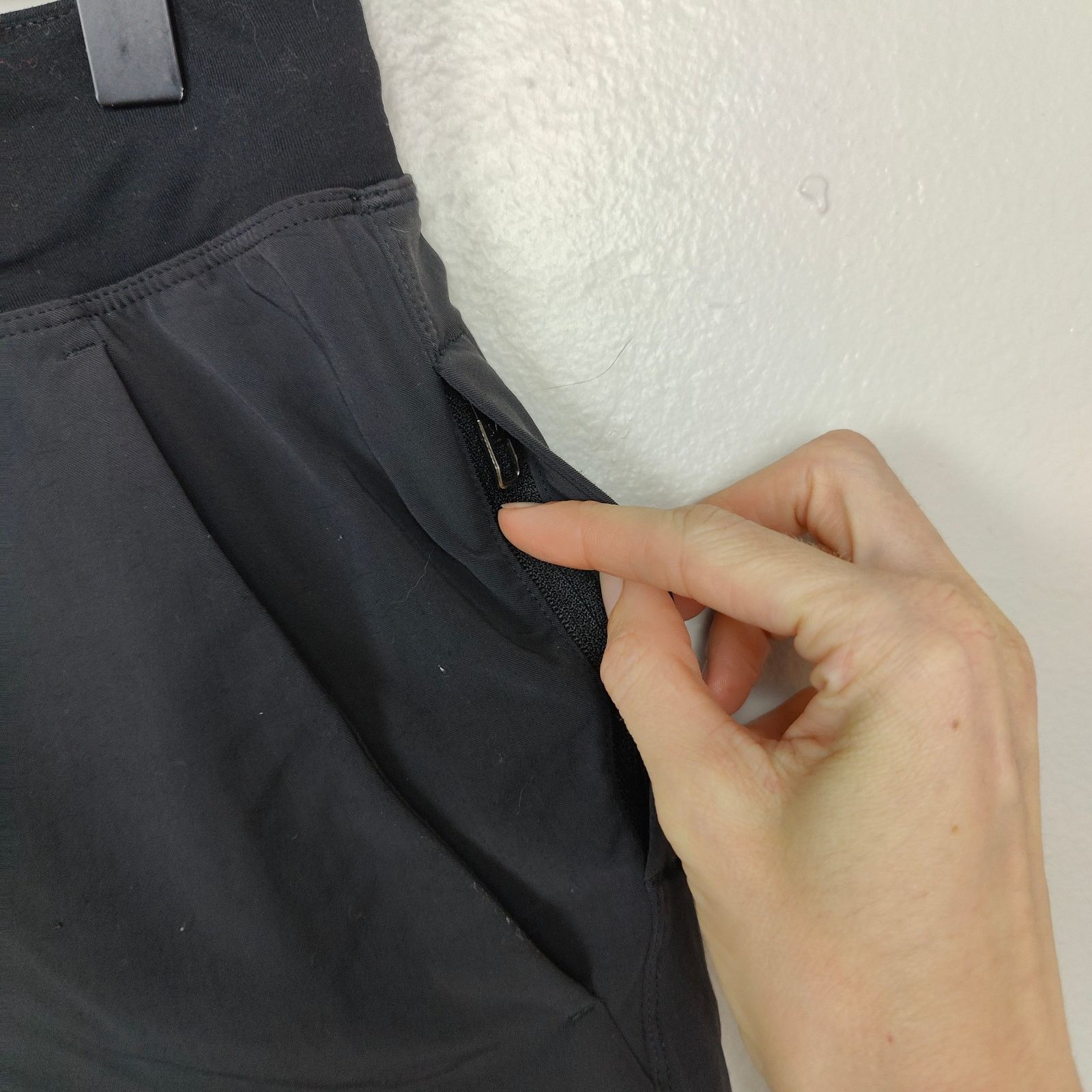 Lululemon Lululemon Shorts Mens Small Black Gray License To Train Size US 30 / EU 46 - 3 Thumbnail