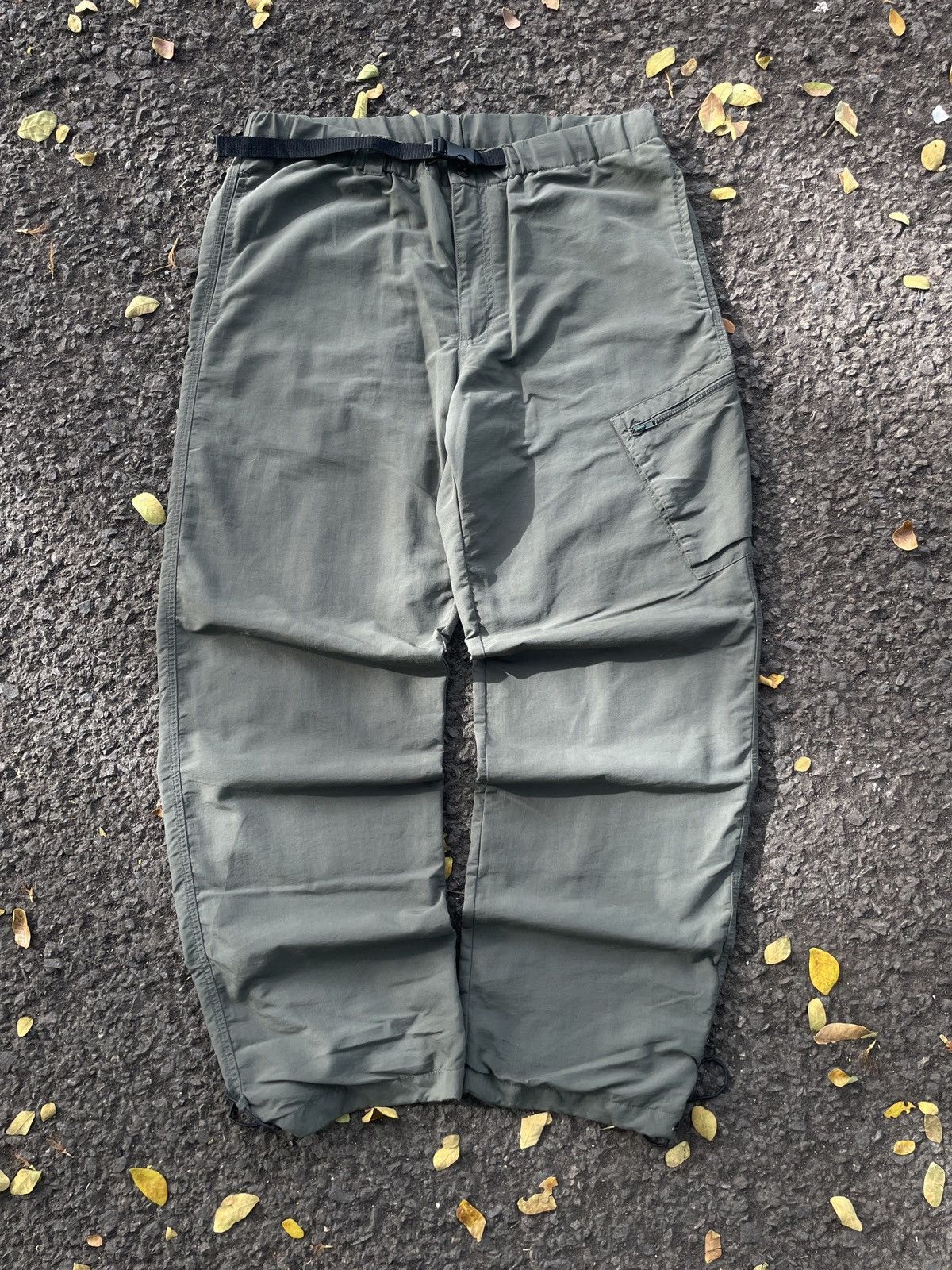 Uniqlo Vintage Y2k Style Uniqlo Super Wide Balloon Baggy Pants Size US 34 / EU 50 - 1 Thumbnail