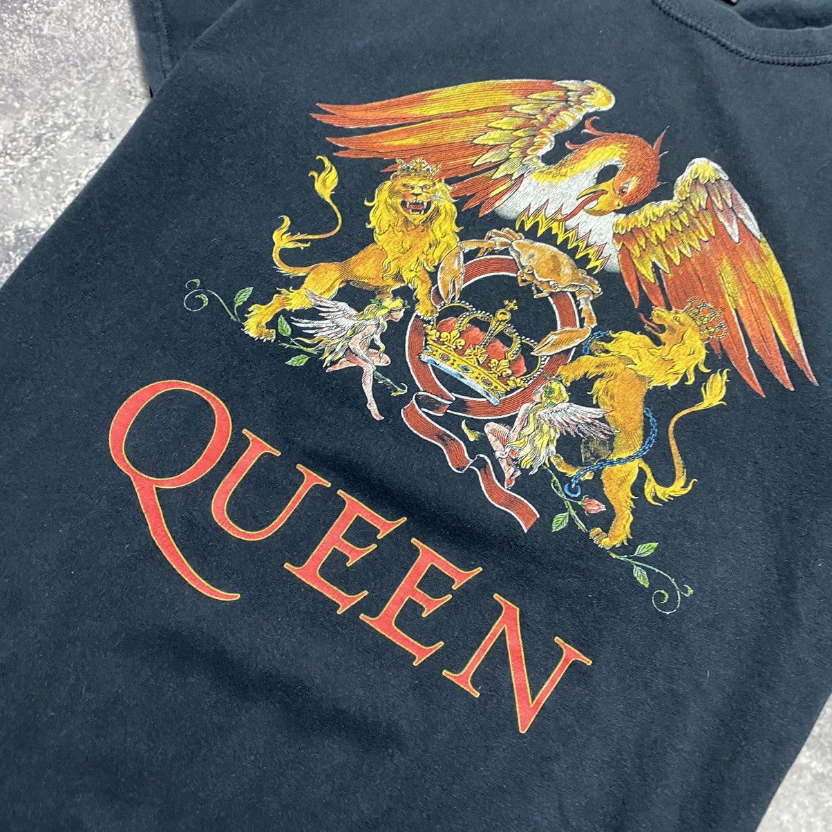 Band Tees Vintage Queen Big logo 2013 Rock Band tee Size US M / EU 48-50 / 2 - 4 Thumbnail