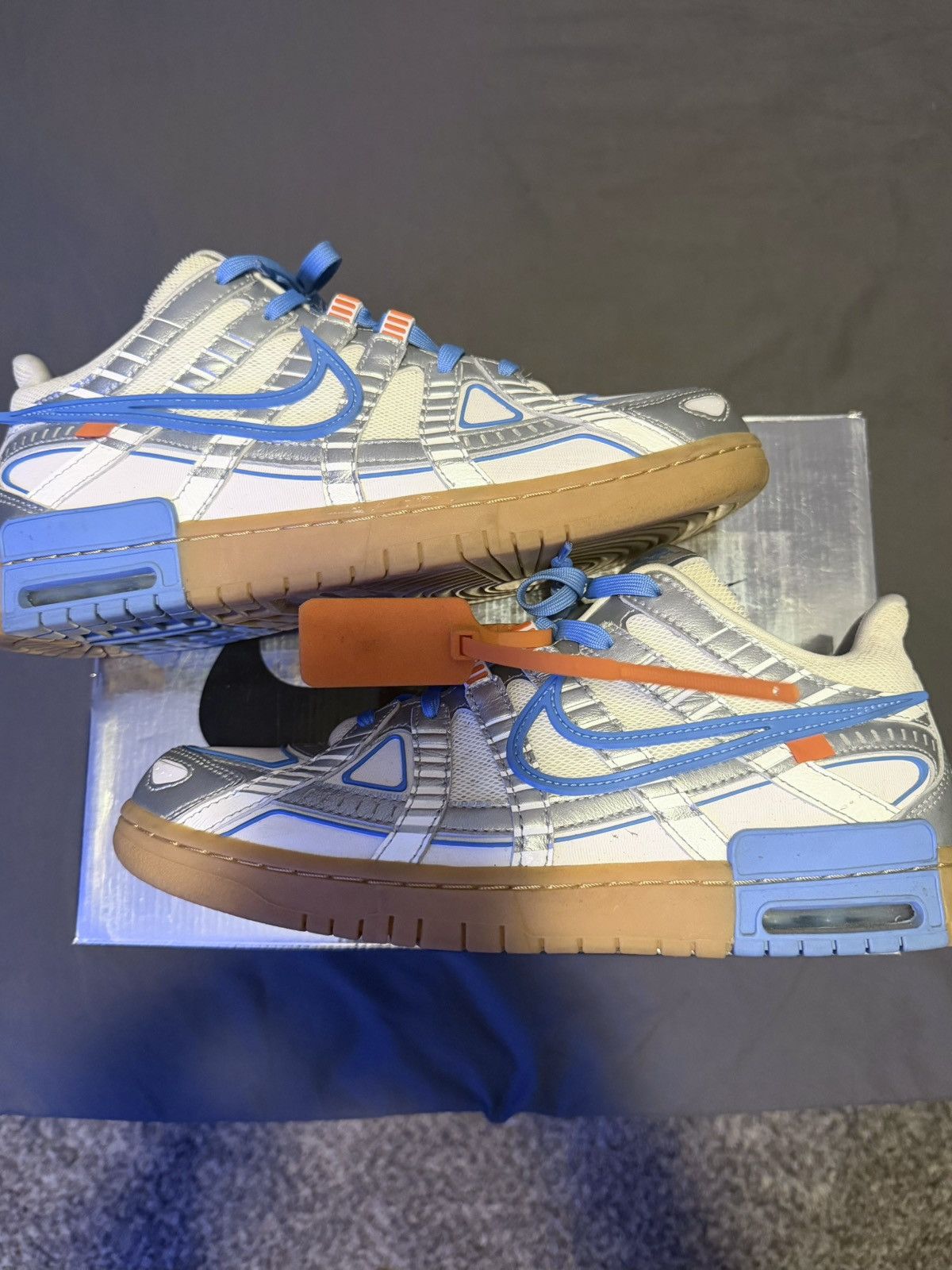 Nike × Off-White Off-White UNC Nike Air Rubber Dunk Size 11 Size US 11 / EU 44 - 2 Thumbnail