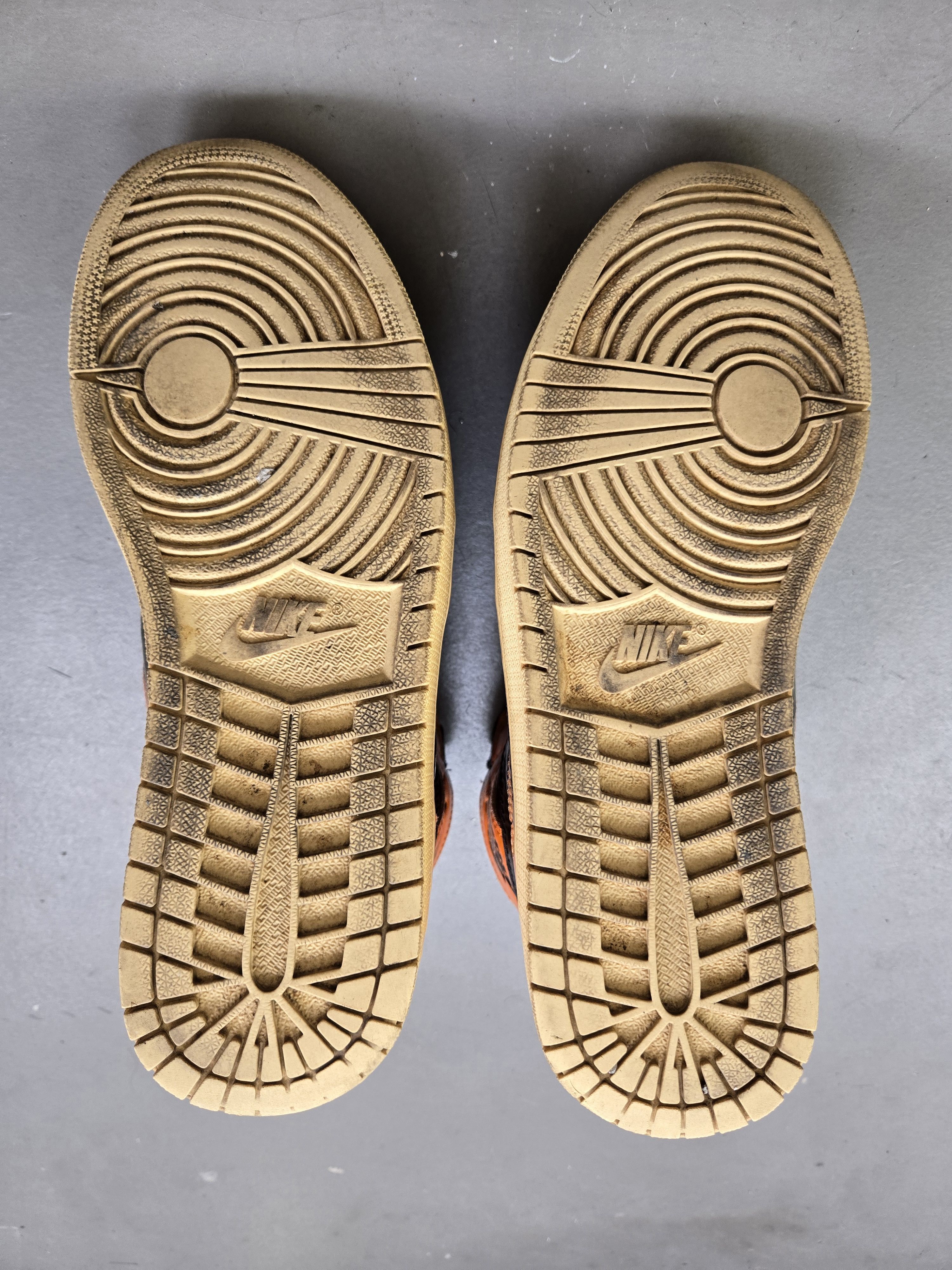 Jordan Brand × Nike Air Jordan 1 High OG Shattered board 3.0 Size US 10.5 / EU 43-44 - 4 Thumbnail