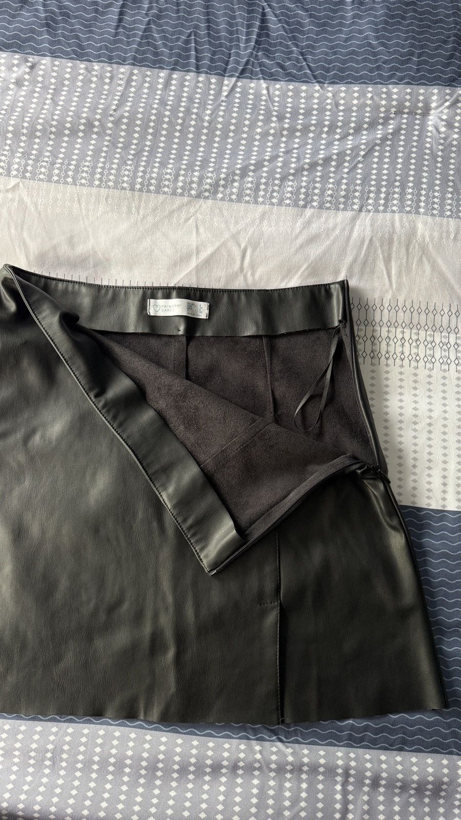 Primark Black Faux Leather Mini Skirt Size 28" / US 6 / IT 42 - 3 Thumbnail