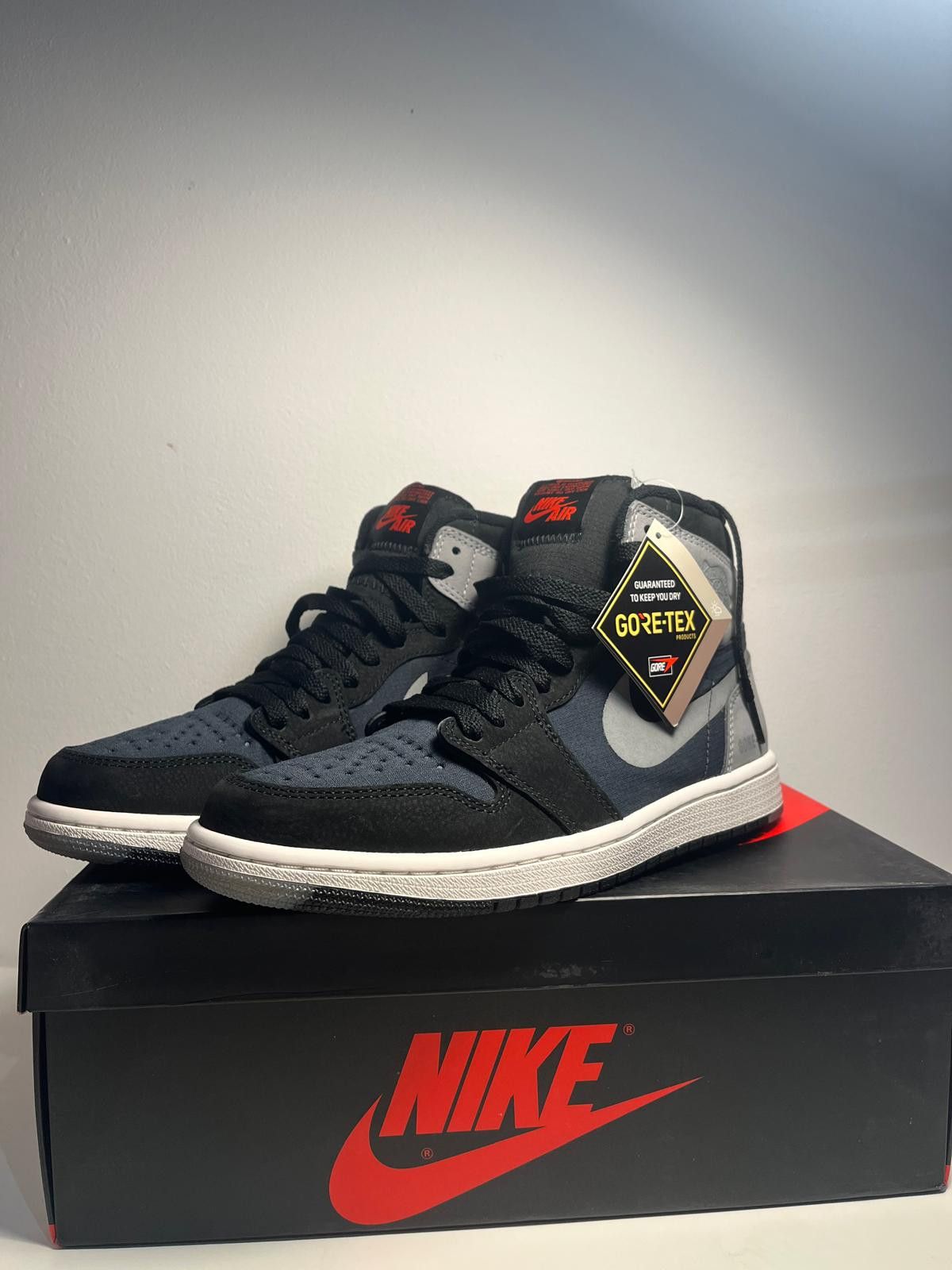 Nike Jordan 1 Retro High Element GoreTex Black Particle Grey 40.5 Size US 7.5 / EU 40-41 - 1 Thumbnail