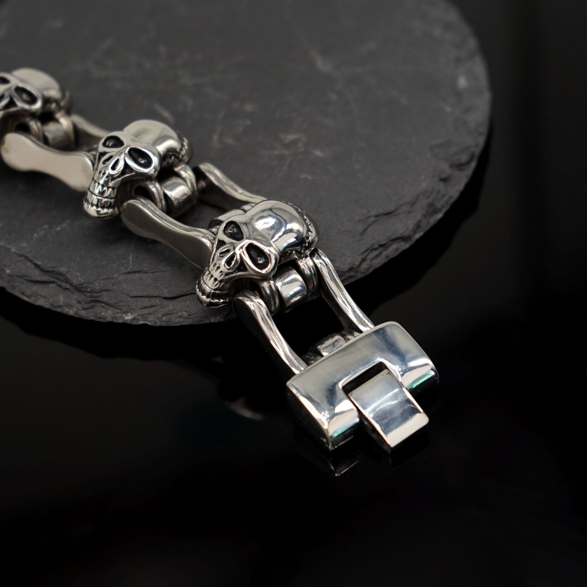 Vintage Original Skulls Skeleton Punk Style Bracelet Size ONE SIZE - 5 Thumbnail