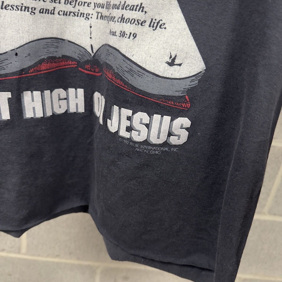 Vintage 90s Faded Crack A Bible Get High On Jesus Shirt ERD Grunge Size US L / EU 52-54 / 3 - 5 Thumbnail