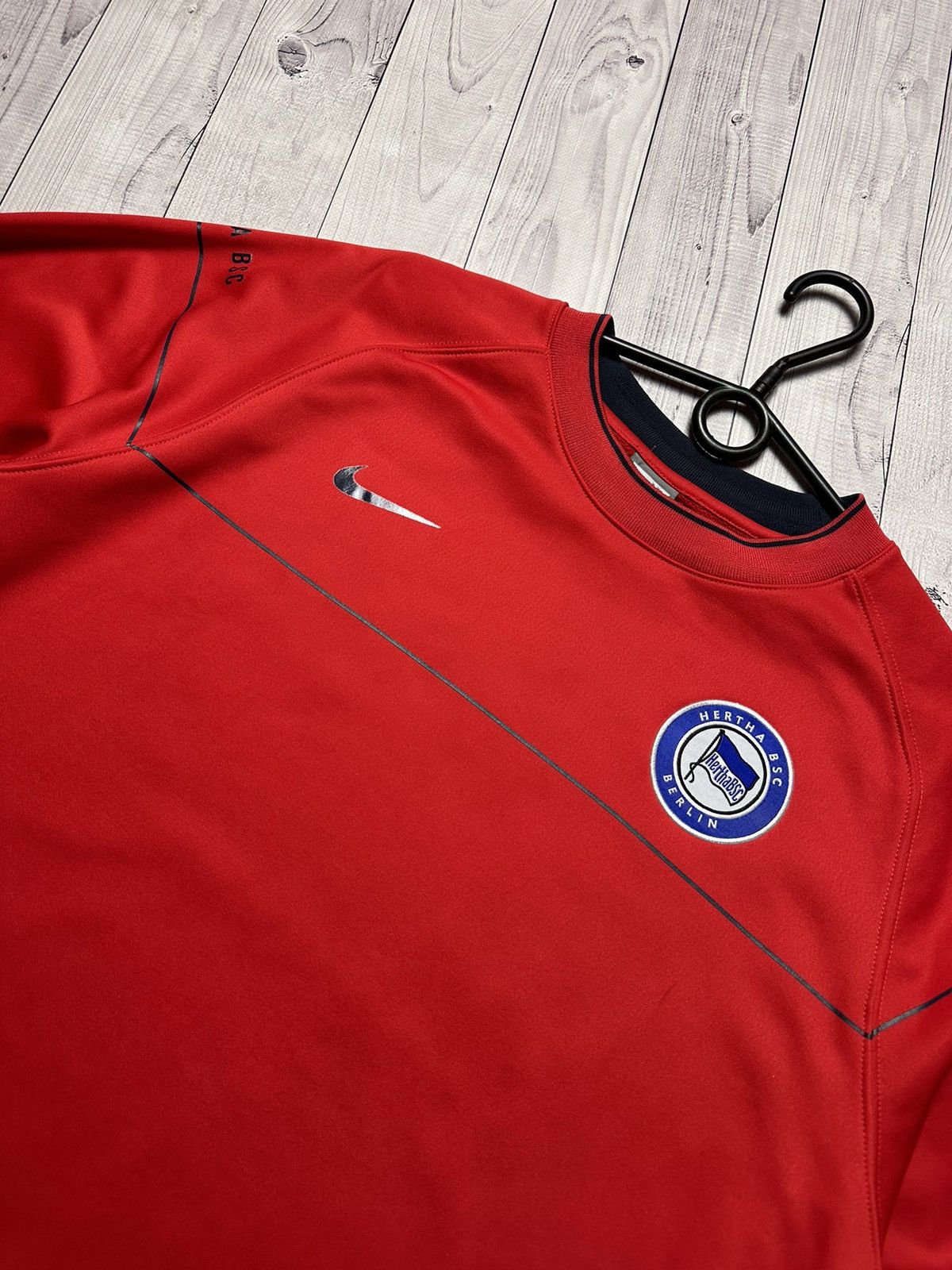 Vintage Vintage Nike red Soccer sweatshirt Herta rare size XL Size US XL / EU 56 / 4 - 3 Thumbnail