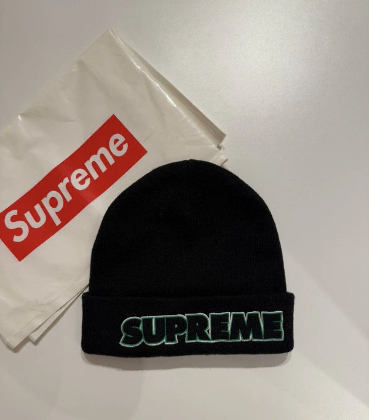 Supreme Outline beanie
