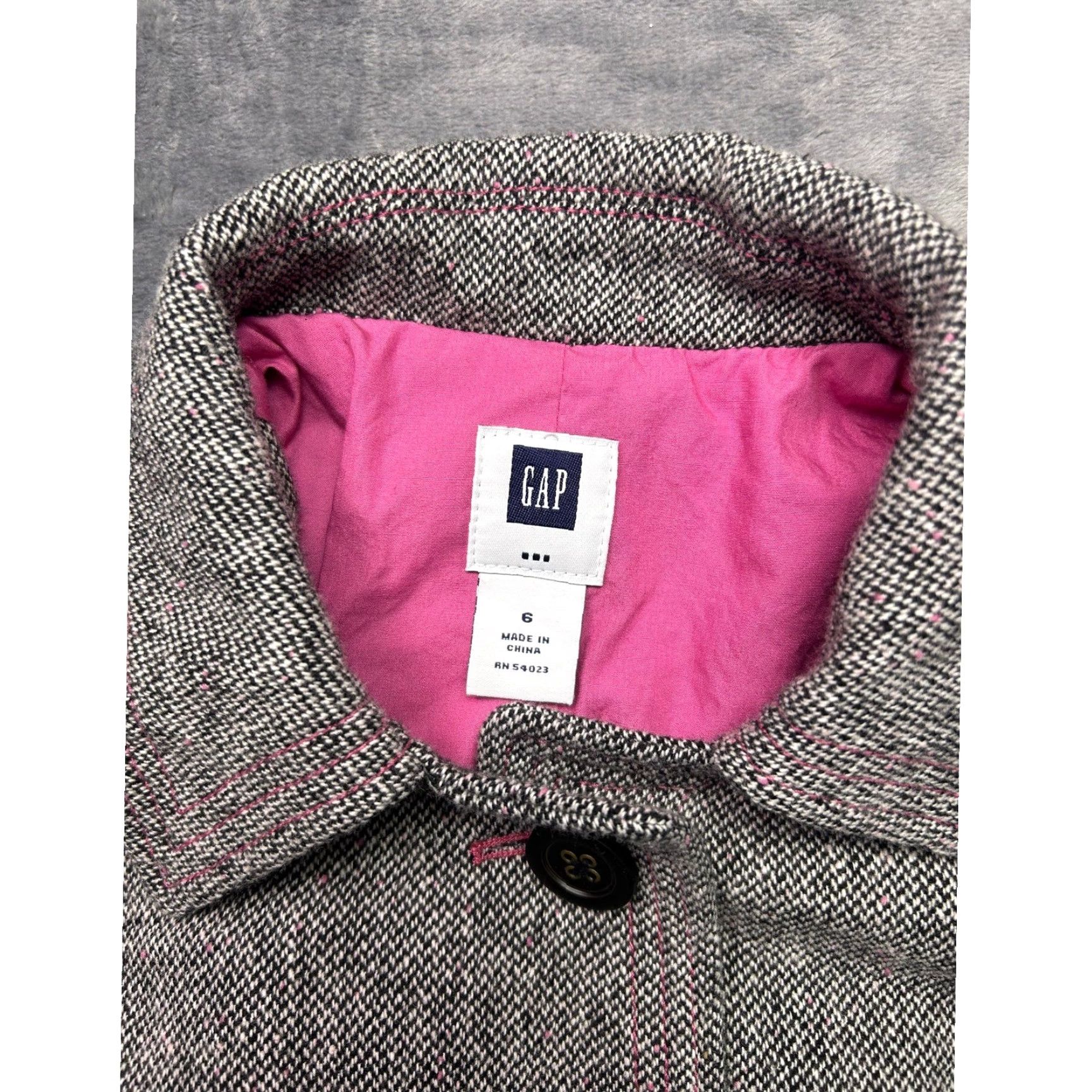 Gap VINTAGE Gap Blazer Wool Blend Tweed Button Front Short Cropped Pink Stitching Gray 6 Womens Tailored/Classic Blazer Womens) Size M / US 6-8 / IT 42-44 - 2 Thumbnail