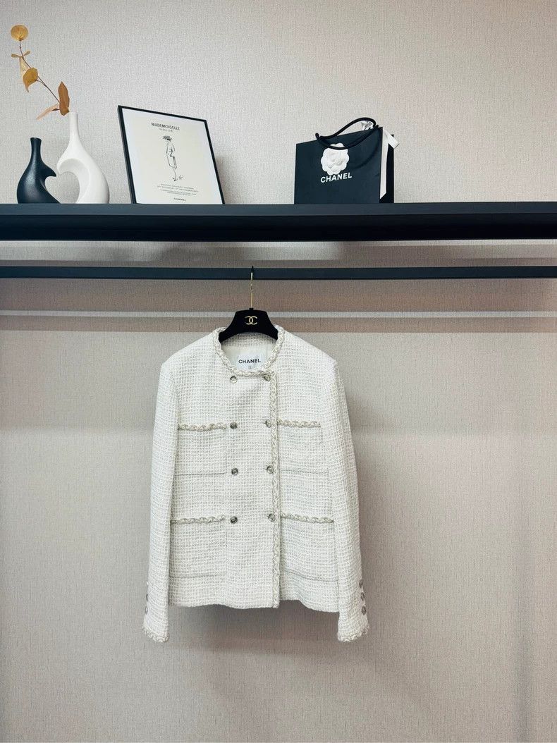 Chanel Chanel 25C Early Spring Vacation Series White Tweed Jacket Size XS / US 0-2 / IT 36-38 - 1 Thumbnail