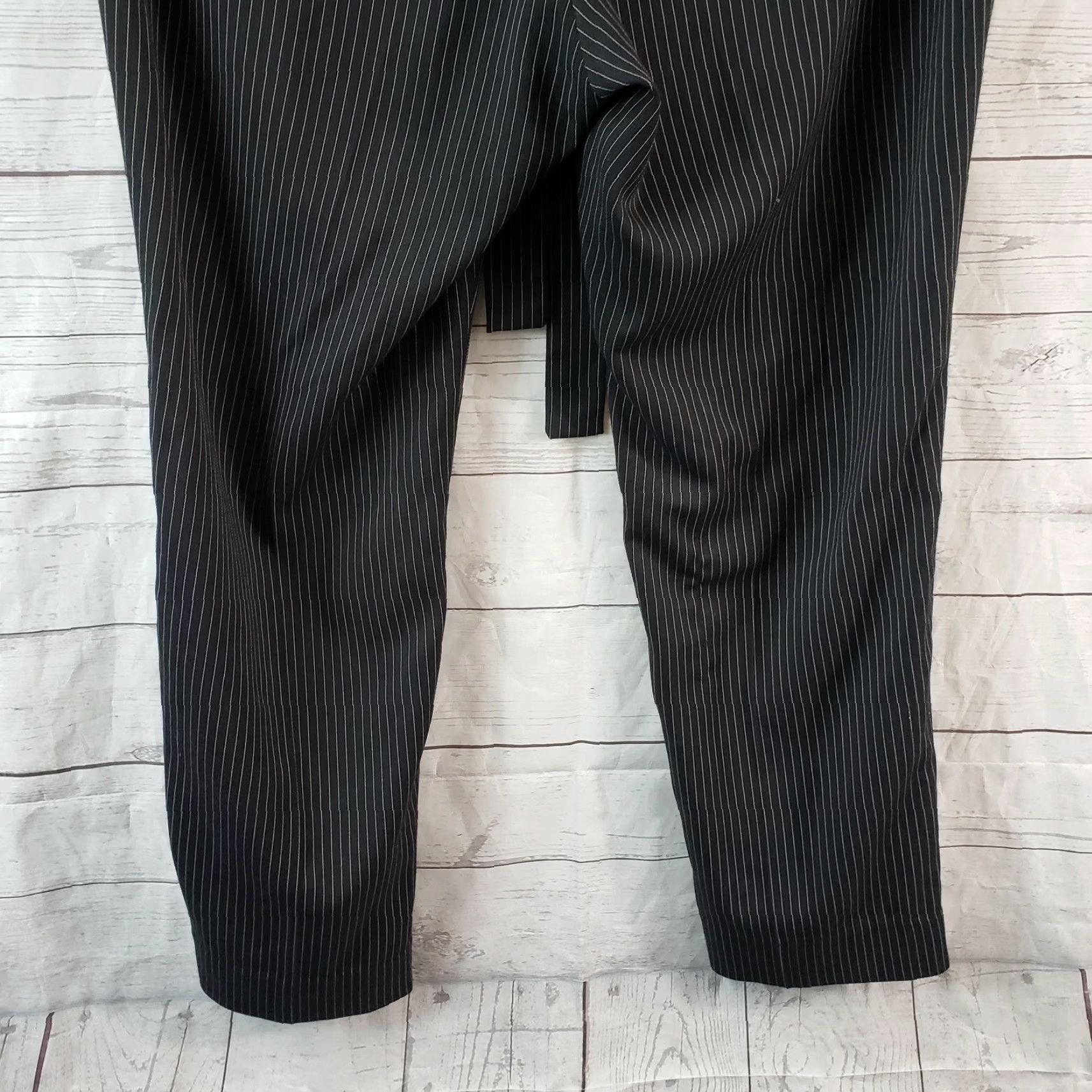 Banana Republic Banana Republic Women Cropped Pants Sz 10 Black White Pin Stripe Belted Avery Size 32" / US 10 / IT 46 - 5 Thumbnail