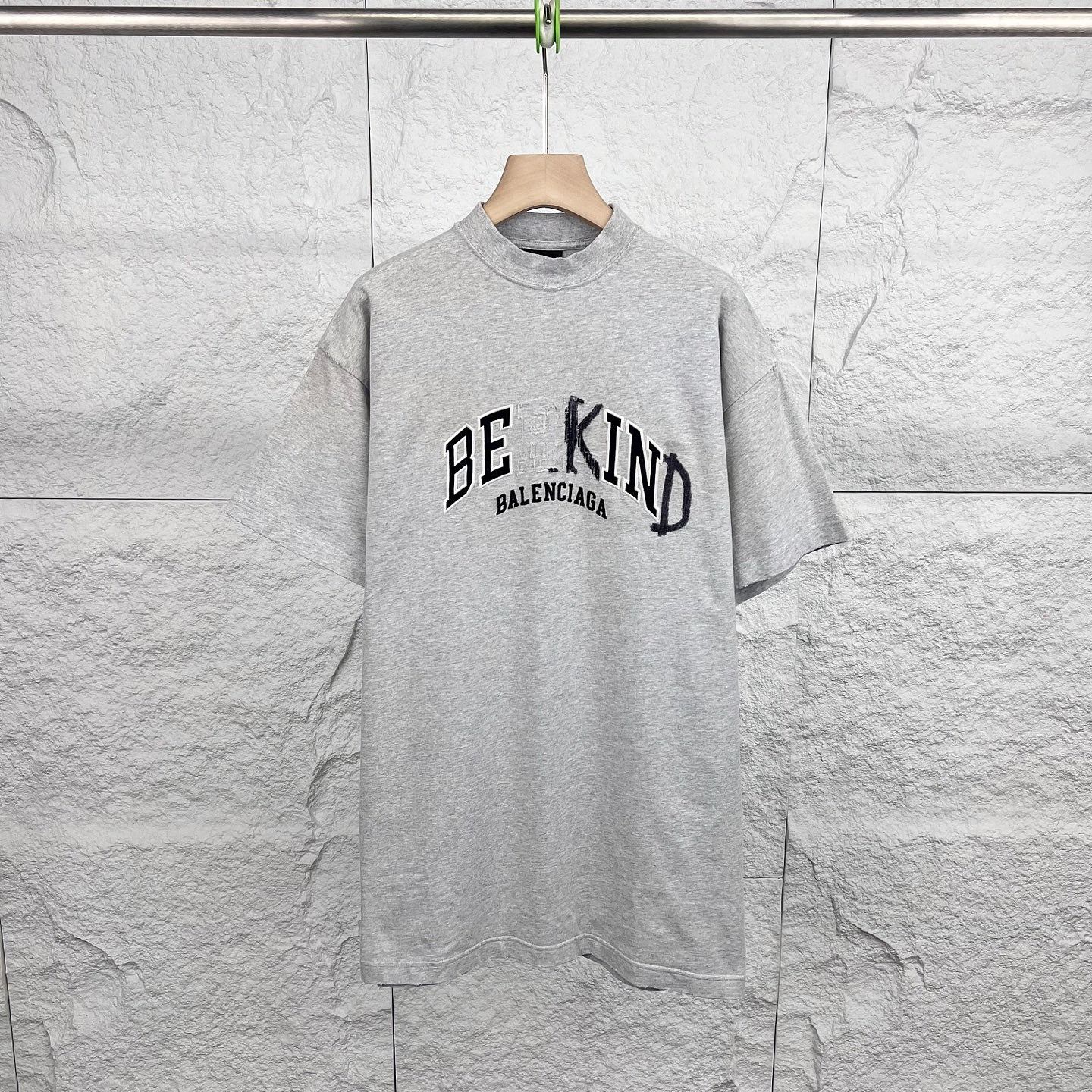 Balenciaga Balenciaga Be Kind Logo T-Shirt Size L Size US L / EU 52-54 / 3 - 1 Thumbnail