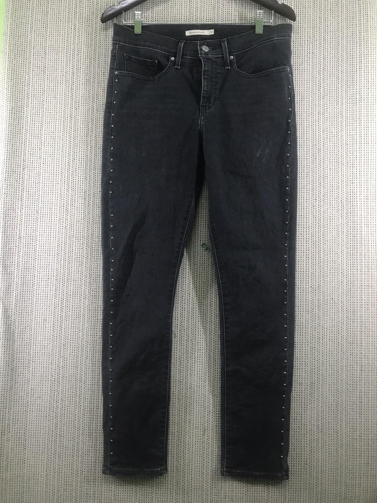 image of Levis Jeans Women Size 30 Shaping Skinny Leg Denim Jeans in Black