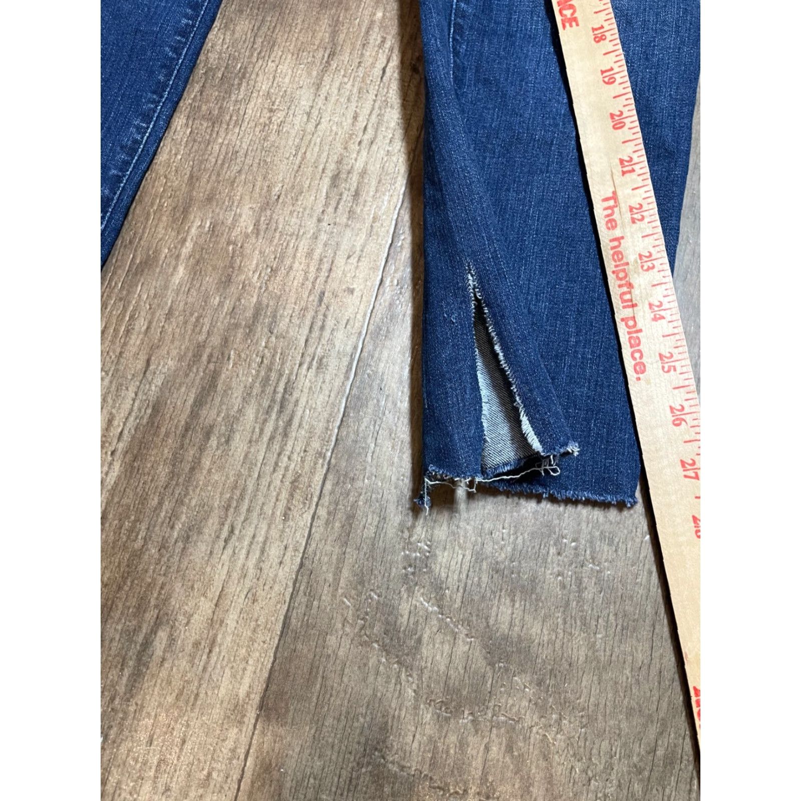 Loft LOFT Jeans Pants Womens 28 / 6 Blue Dark Wash Cut Off Bottoms Capri Slimming Denim Fashion Pants Women Regular Size Blue Loopt? Size 28" / US 6 / IT 42 - 3 Thumbnail
