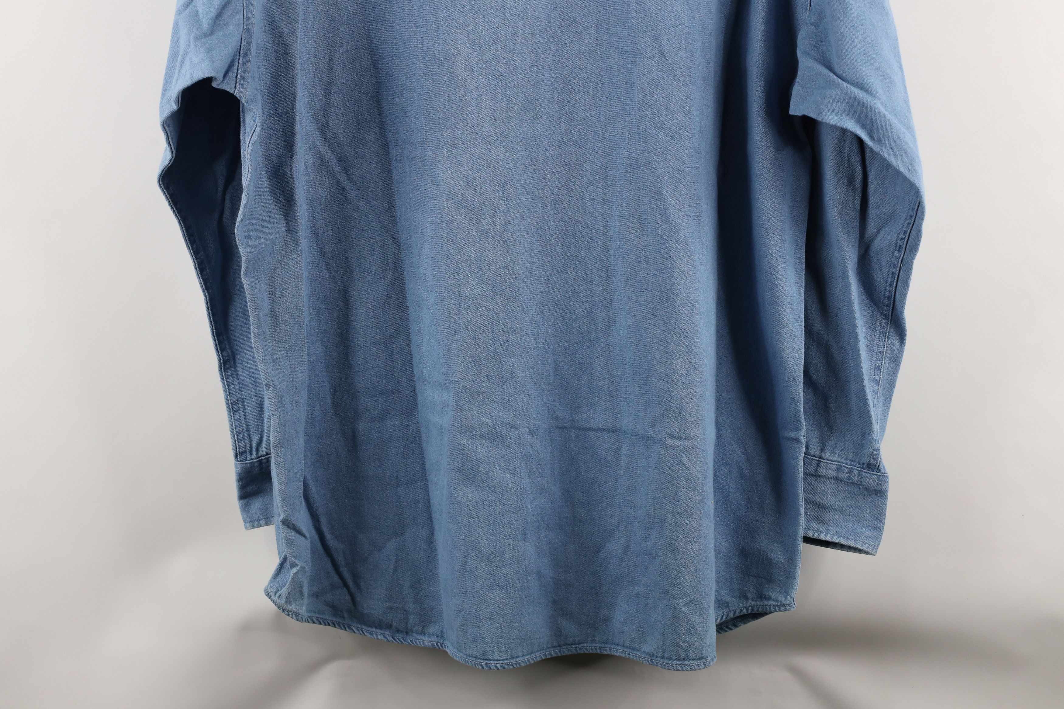 Vintage Vintage 90s Out University of Michigan Denim Button Shirt Size US L / EU 52-54 / 3 - 13 Thumbnail
