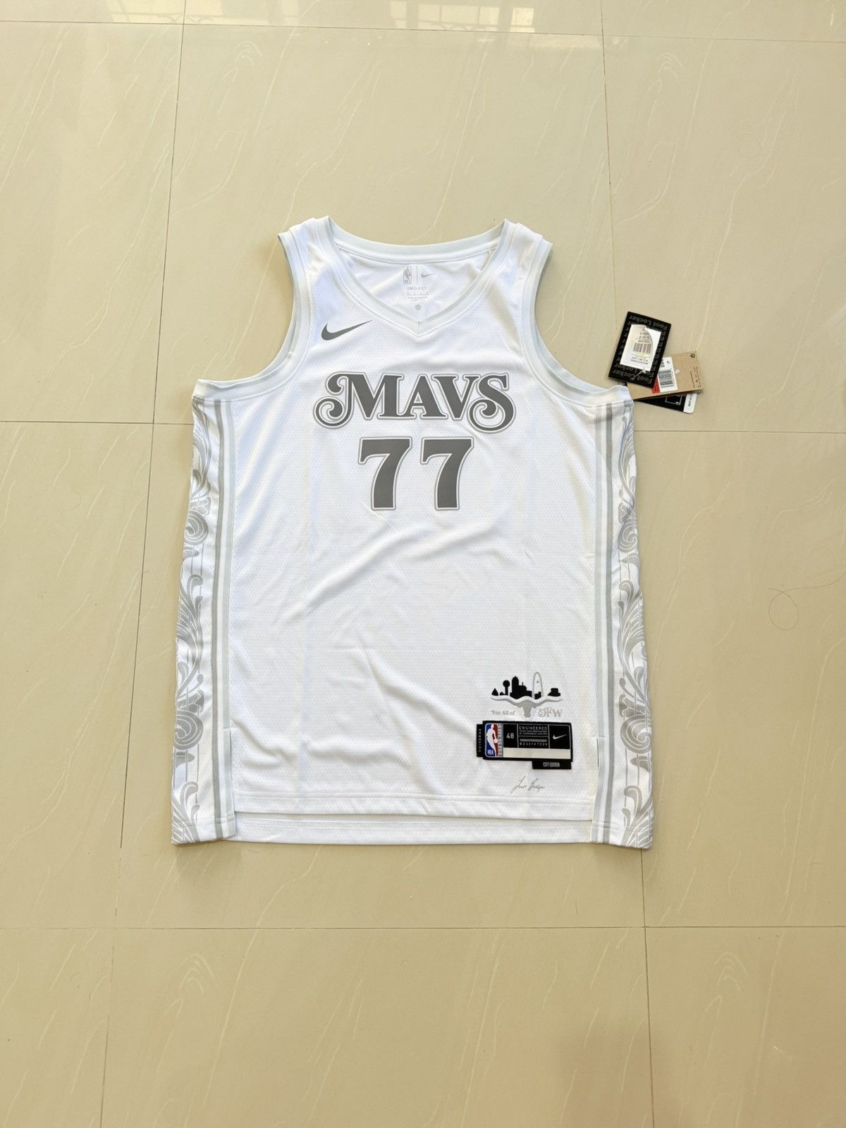Nike Mike Mavs City Edition Swingman Luca Doncic Jersey Original Size US L / EU 52-54 / 3 - 1 Thumbnail