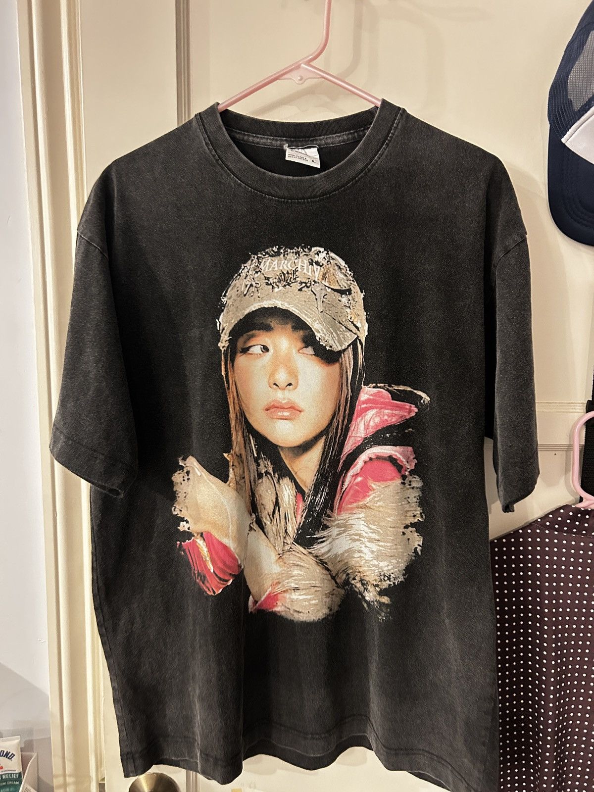 Other Le Sserafim Huh Yunjin graphic tee Size US L / EU 52-54 / 3 - 1 Thumbnail