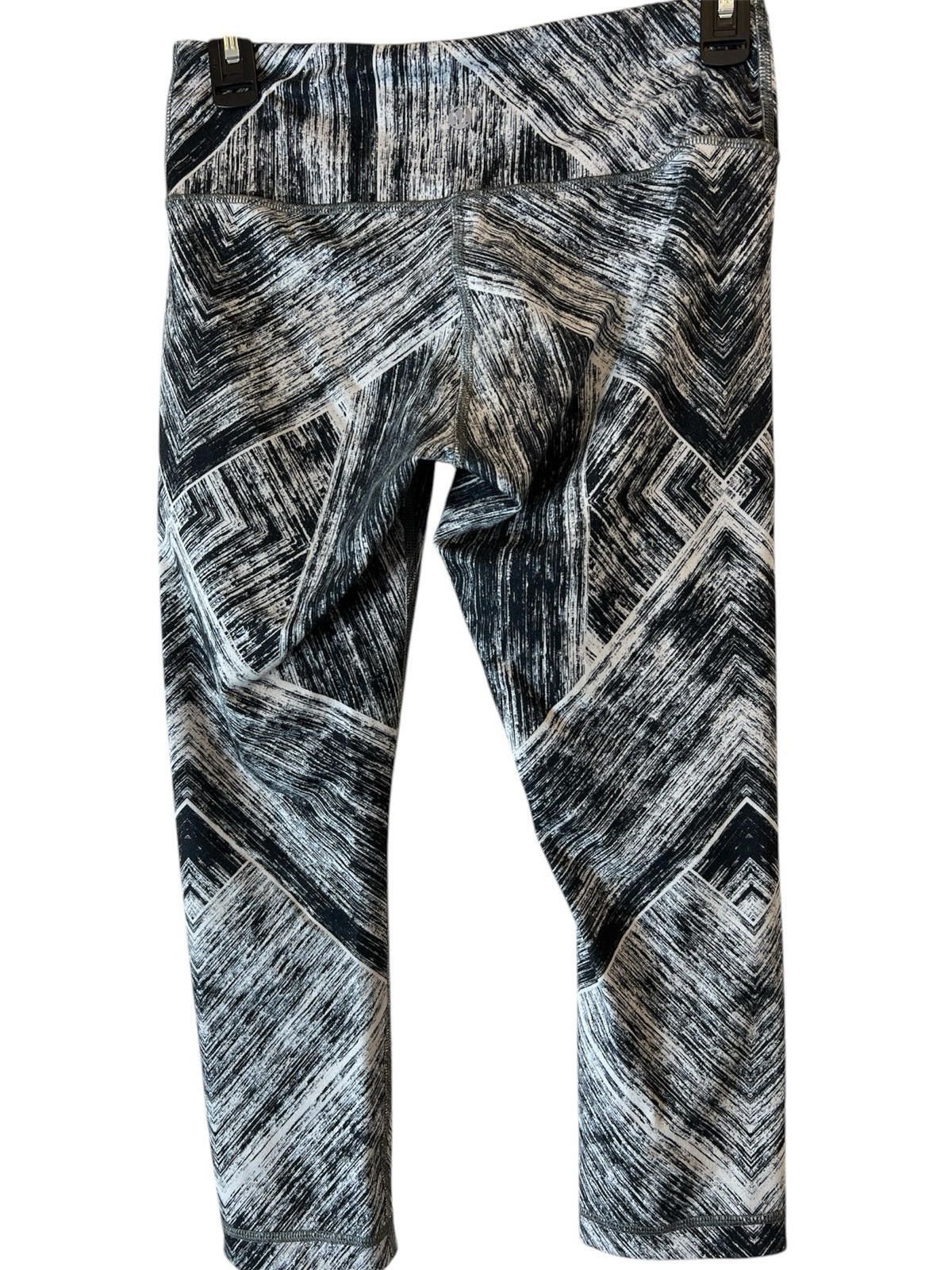 Designer Women’s Lululemon Wunder Under Crop II White Black Sz 6 Size 28" / US 6 / IT 42 - 4 Thumbnail