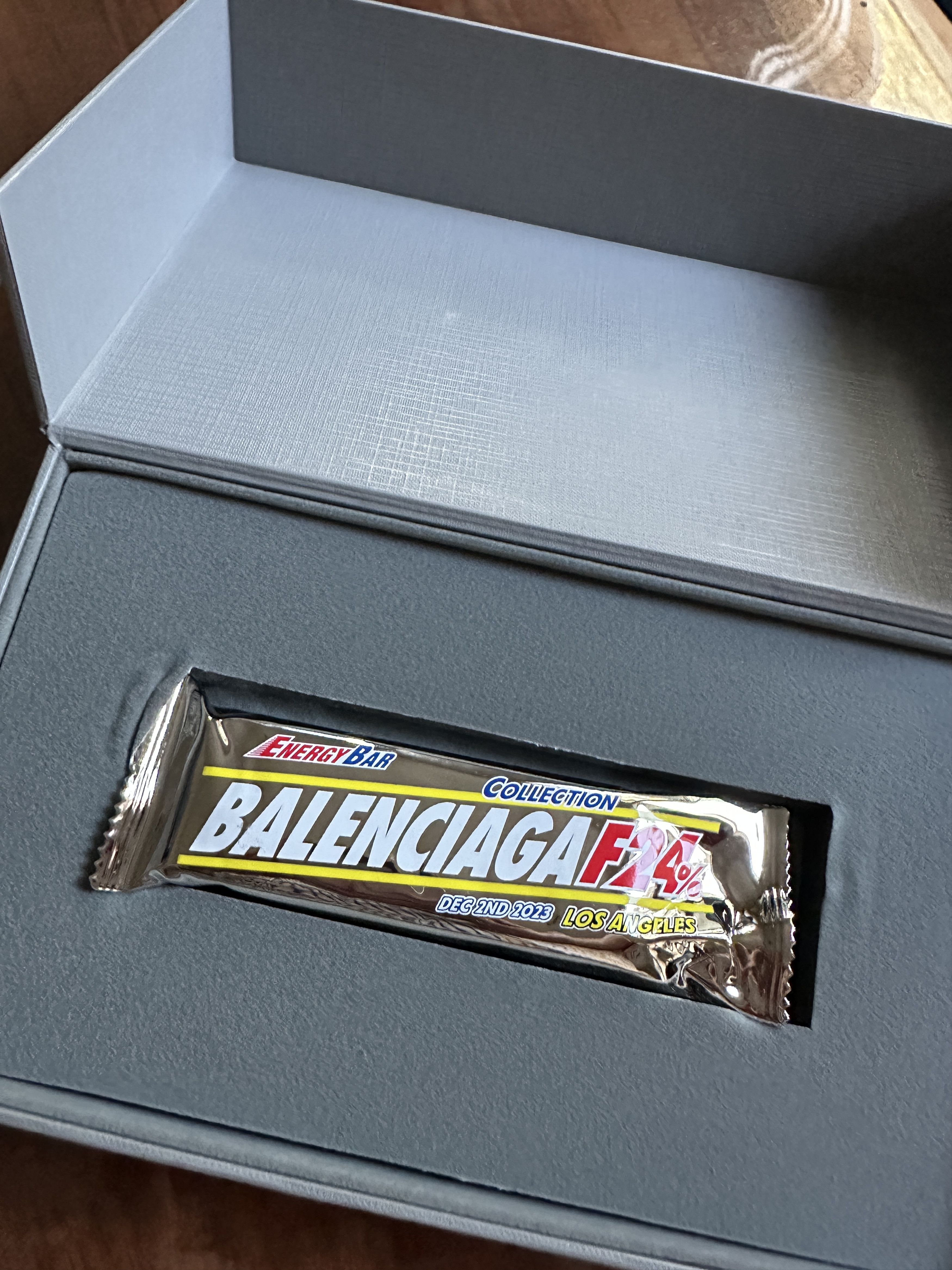 Balenciaga Balenciaga Energy Bar, FW24 LA Show Invite Size ONE SIZE - 1 Thumbnail