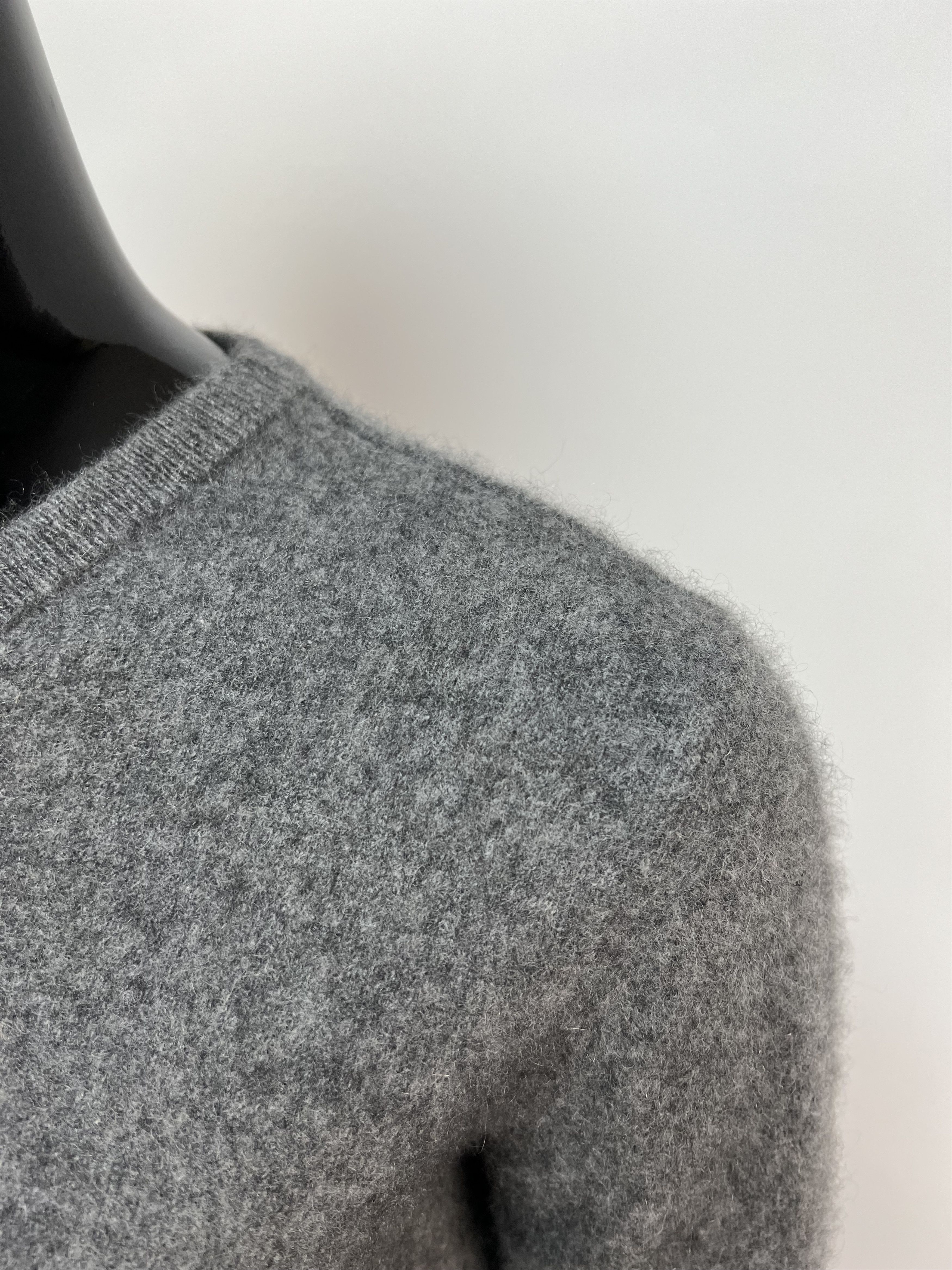 Zadig & Voltaire Zadig & Voltaire Cashmere V-Neck Sweater Leather Aplication Size S / US 4 / IT 40 - 6 Thumbnail