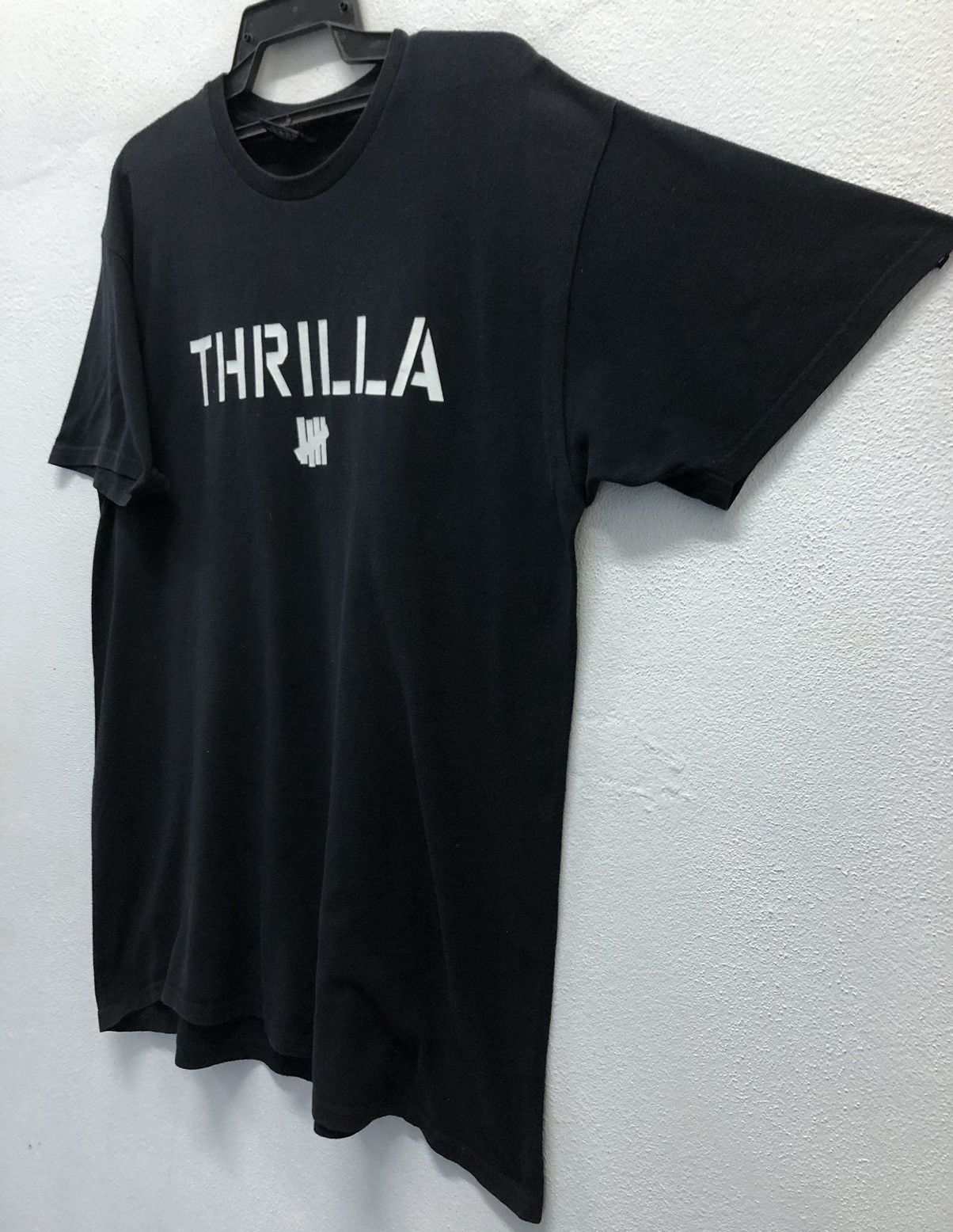 Undefeated Vintage Undefeated THRILLA T-Shirt Size US L / EU 52-54 / 3 - 5 Thumbnail
