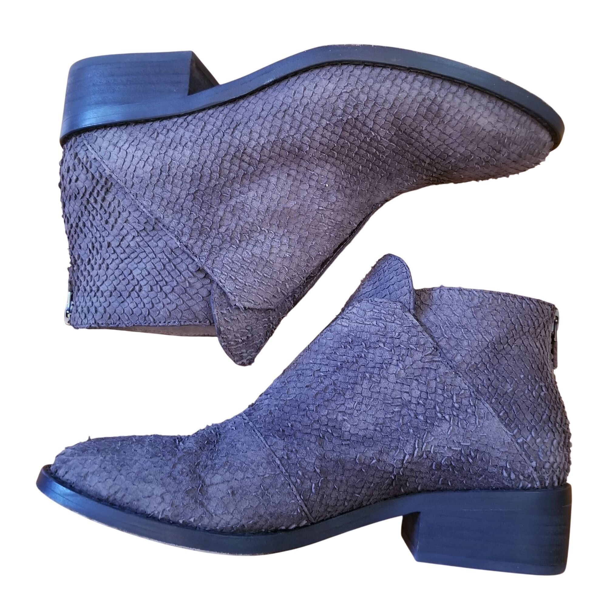 Eileen Fisher Eileen Fisher 7.5 Gray Leather Ankle Boots TUCK Embossed Sna Size US 7.5 / IT 37.5 - 7 Thumbnail