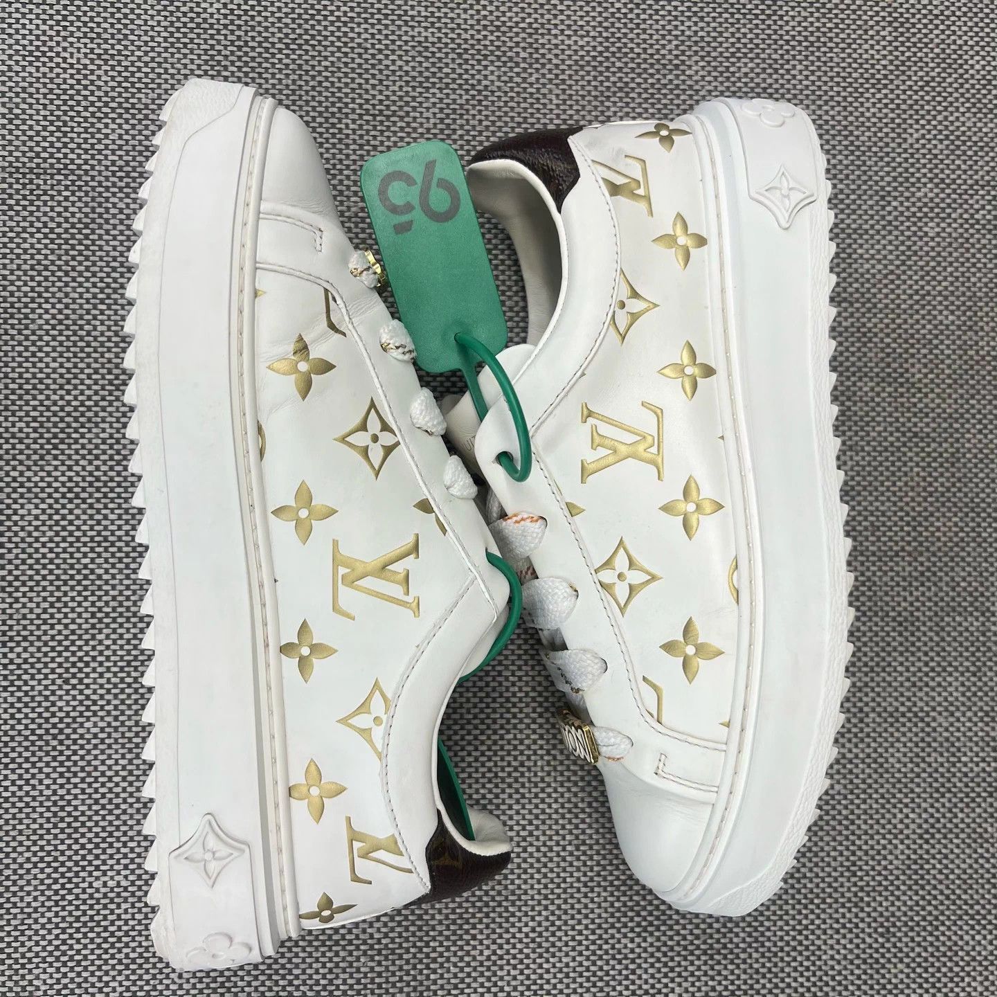 Louis Vuitton LV Time Out Platinum White All Over Print 35.5 Mint Size US 4.5 / IT 34.5 - 3 Thumbnail