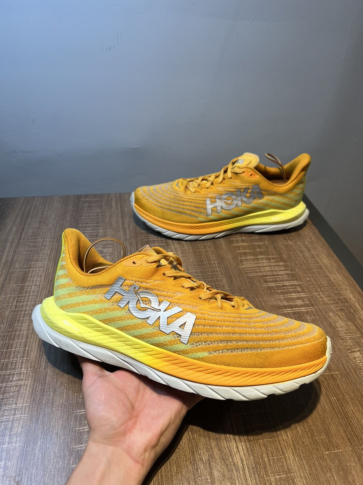 Hoka Size 12 D Hoka One One Mach 5 Radiant Yellow Evening Size US 12 / EU 45 - 1 Thumbnail