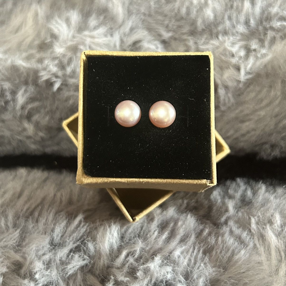 Handmade Genuine powder lavender fresh water pearl post stud earrings Size ONE SIZE - 6 Thumbnail