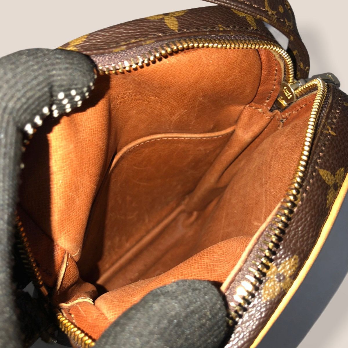 Louis Vuitton ‼️YES‼️ LOUIS VUITTON MONOGRAM DANUBE CROSSBODY SLING BAG Size ONE SIZE - 9 Thumbnail