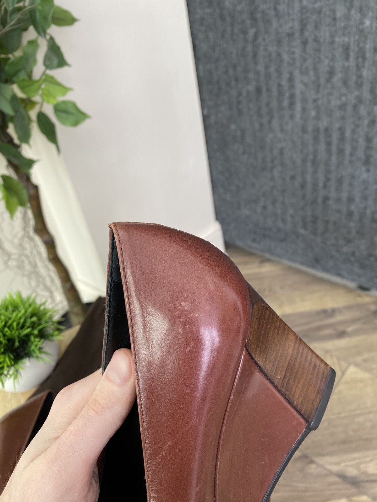 Tod's Vintage Tod's Women's Slip On Burgundy Leather Wedge Pump Size US 9 / IT 39 - 10 Thumbnail