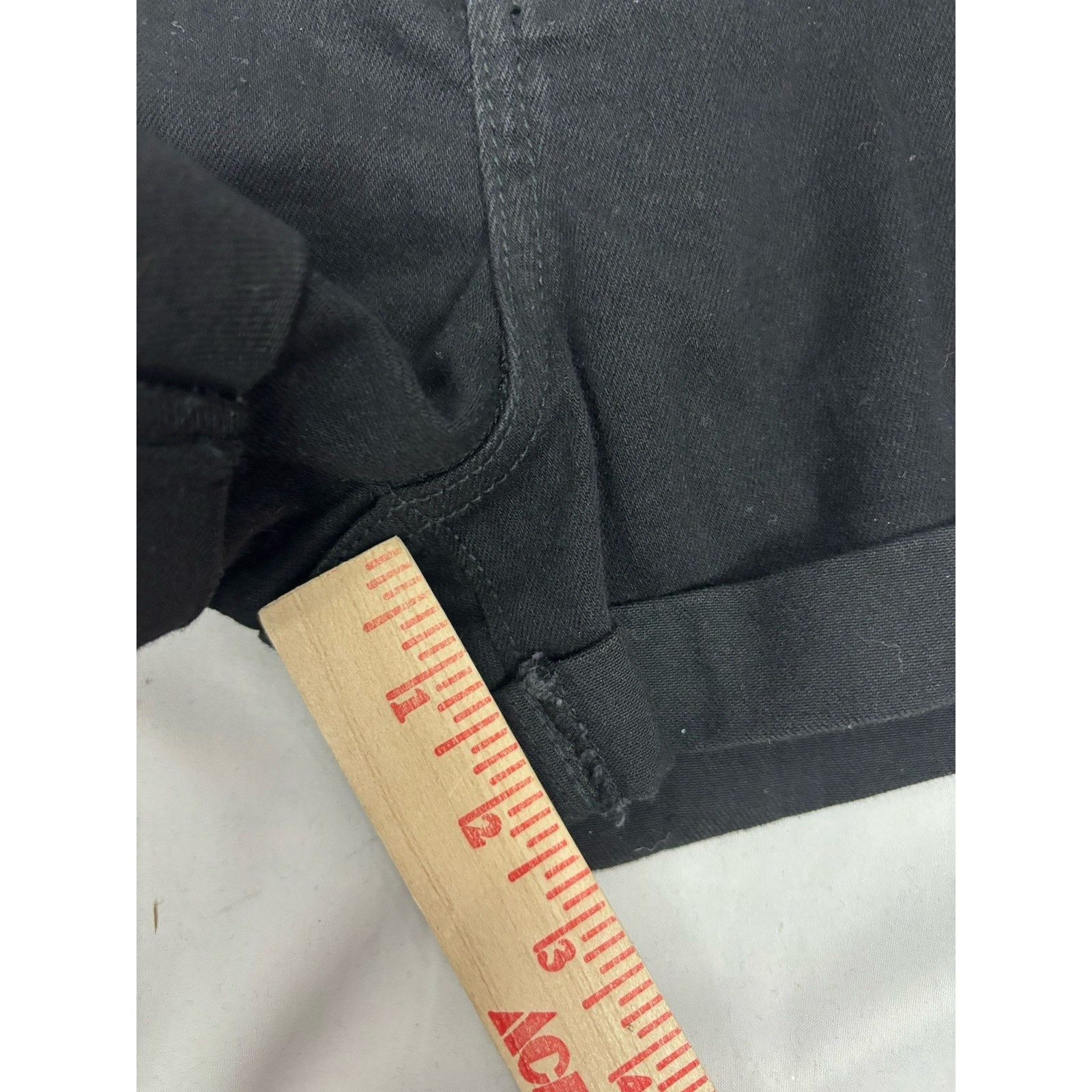 Old Navy NWT Old Navy Women 6 Cuffed Black Denim Jean Shorts Size 28" / US 6 / IT 42 - 6 Thumbnail