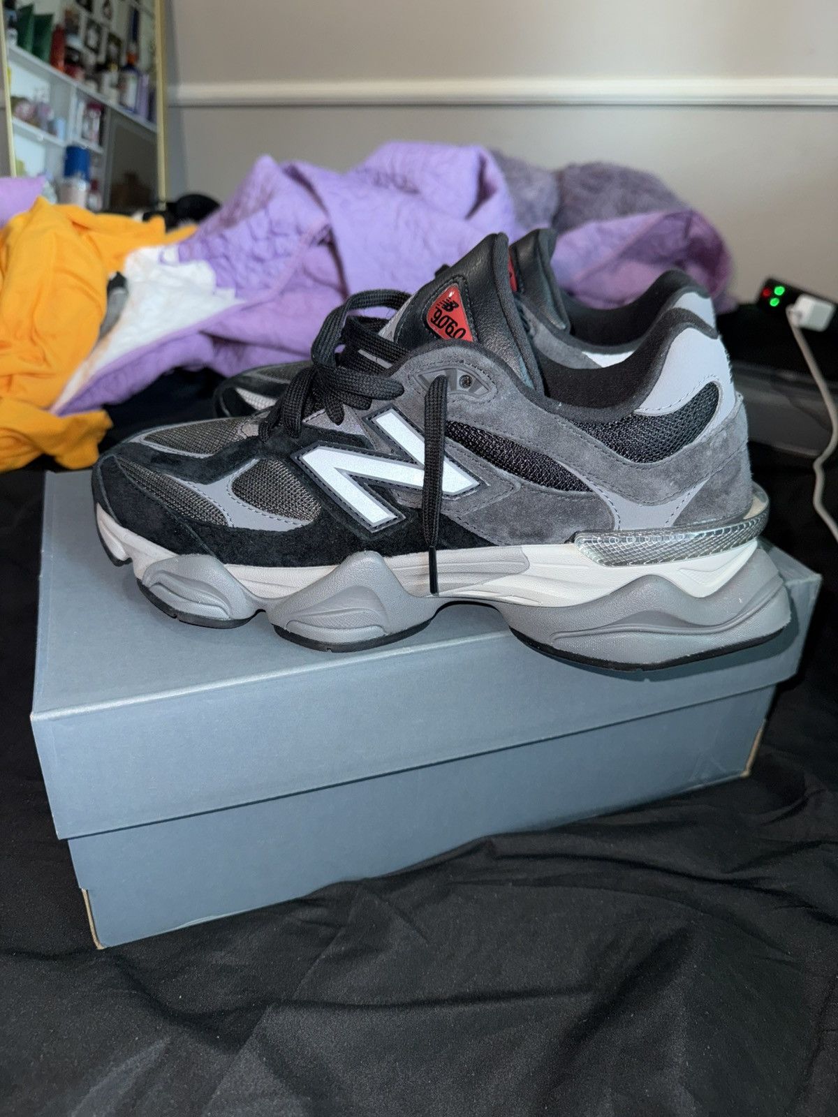 New Balance 9060 BLK Size US 8 / EU 41 - 1 Thumbnail