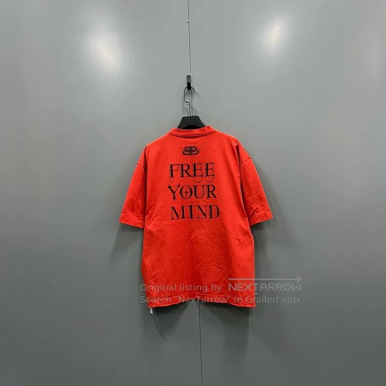 Balenciaga Balenciaga Red Gothic Style Logo Short Sleeve L Size Size US L / EU 52-54 / 3 - 2 Thumbnail