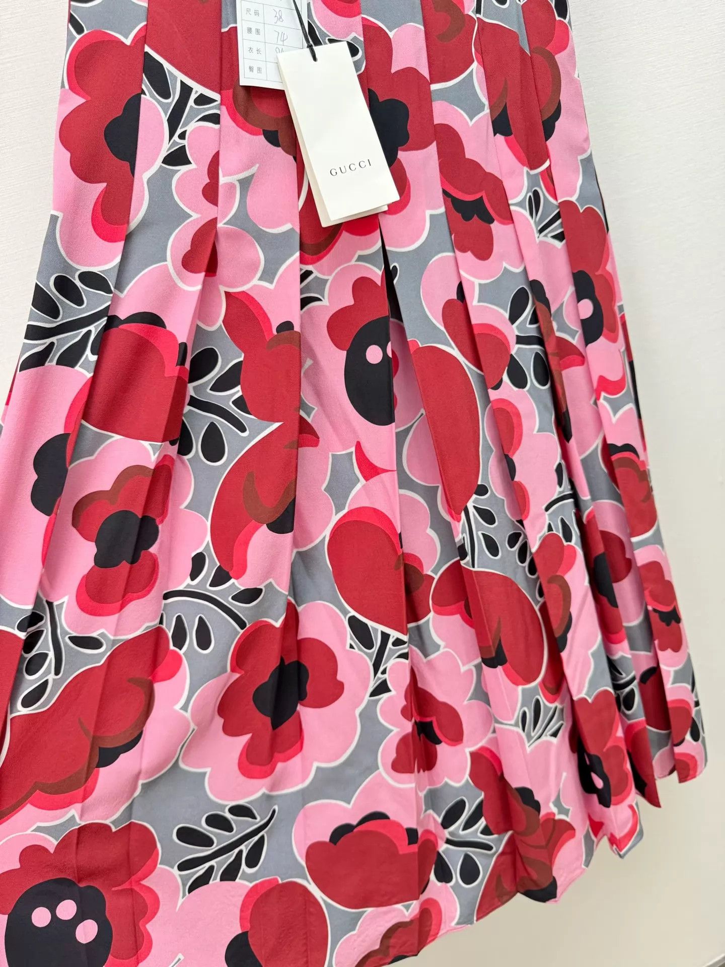 Gucci Gucci Silk Floral Pleated Long Skirt 38 New With Tags Size 26" / US 2 / IT 38 - 2 Thumbnail