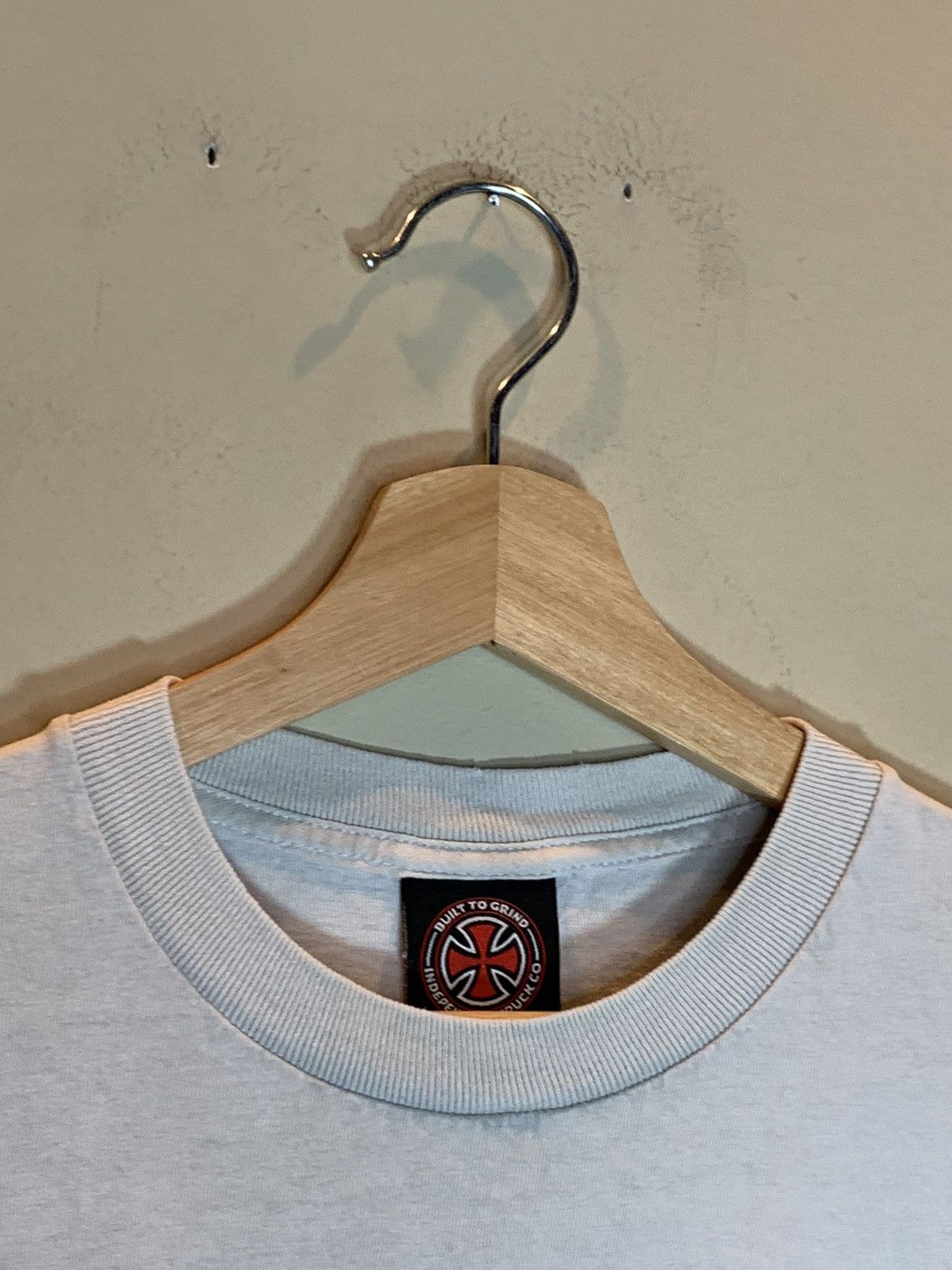 Independent Truck Co. *RARE* Vintage Independent Truck Co Cross Skate Art T-Shirt Size US M / EU 48-50 / 2 - 6 Thumbnail