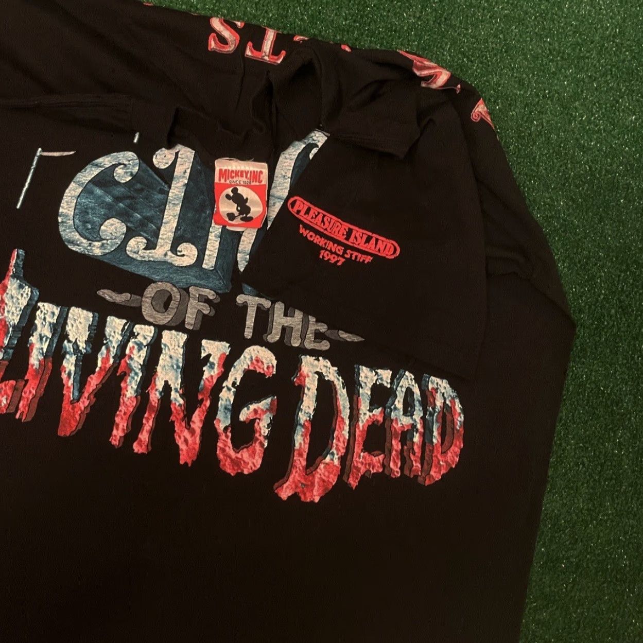 Disney VINTAGE Disney Shirt 90s Horror Mickey Mouse Pleasure Island Night Of The Living Dead VTG L Black Men Short Sleeve Size US L / EU 52-54 / 3 - 2 Thumbnail
