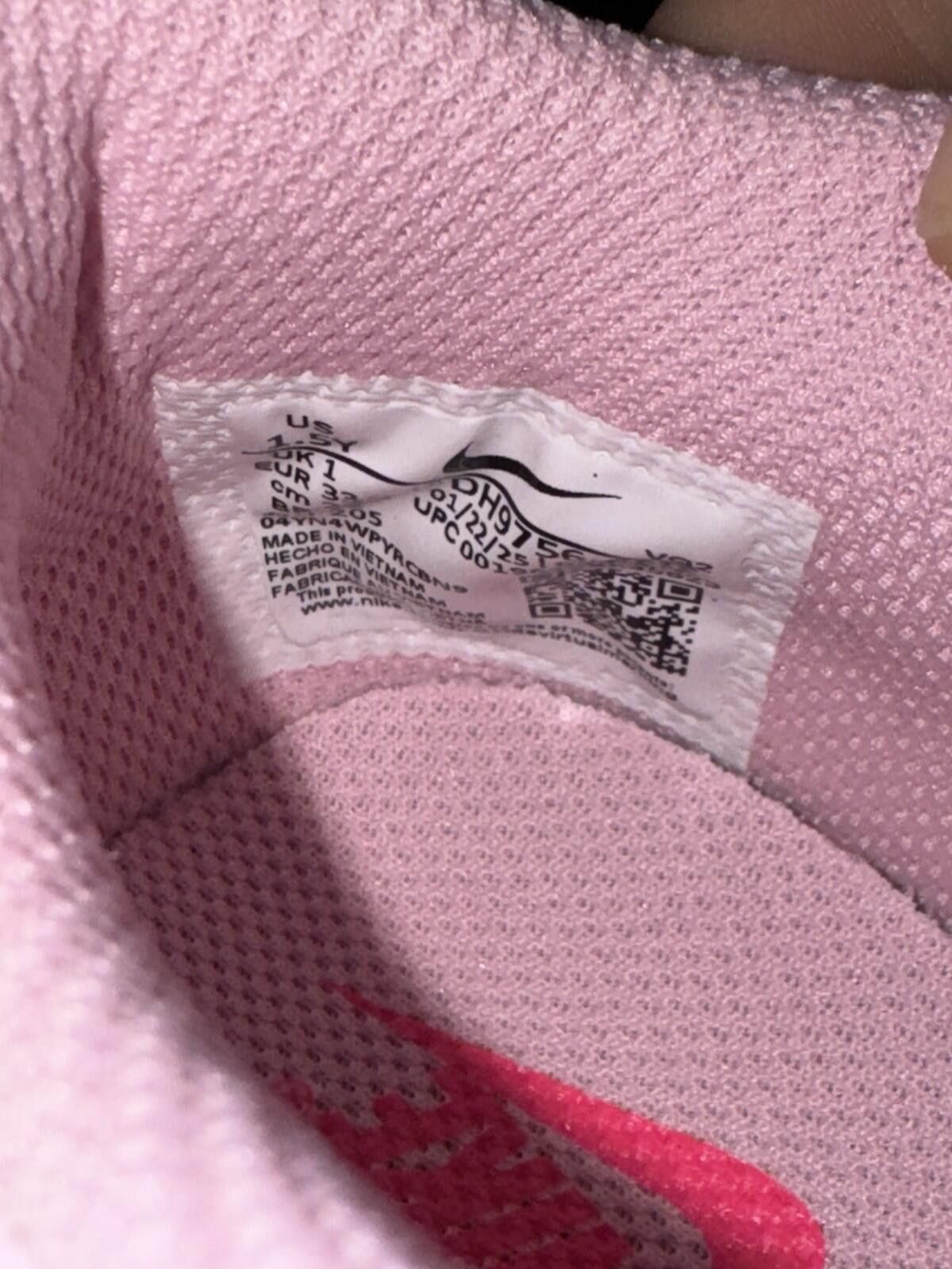 Nike Nike Kids Dunk Low DH9756-600 Triple Pink Size 1.5y . No Box Size US 5 / EU 37 - 7 Thumbnail