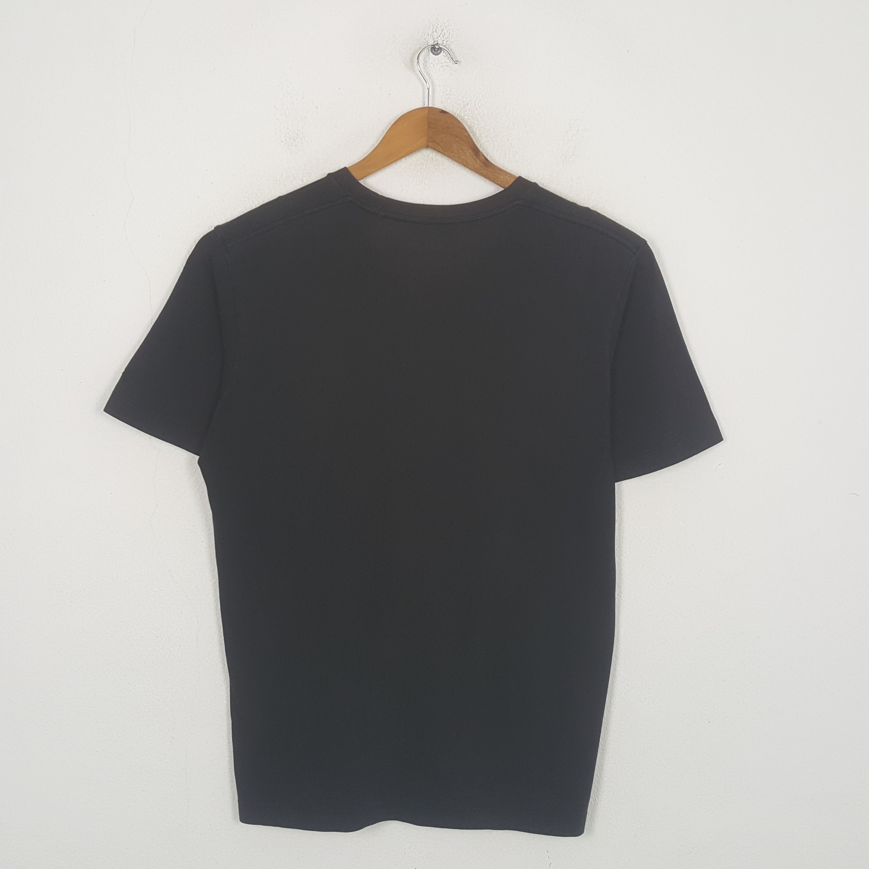 Japanese Brand Vintage Uniqlo x Kaws Japanese Brand T-shirt C294N40 Size US L / EU 52-54 / 3 - 3 Thumbnail