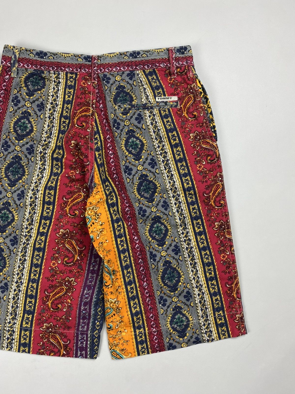 Tommy Hilfiger Tommy Hilfiger Jeans Vintage Patterned Shorts Size 30 Size US 30 / EU 46 - 18 Thumbnail