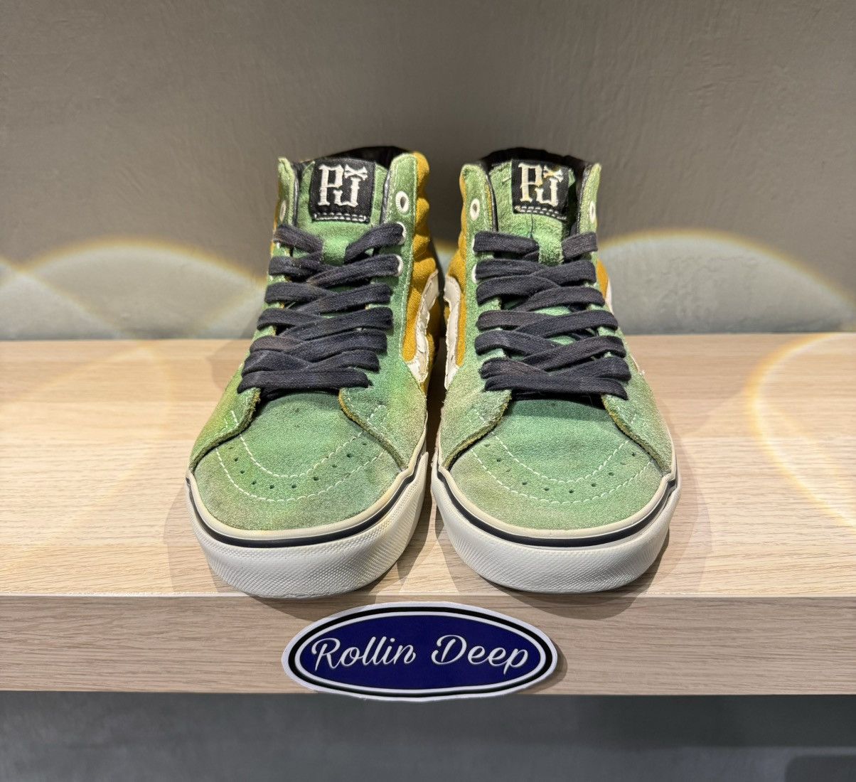 Vans Pearl Jam x Vans Sk8-Hi Size US 6 / EU 39 - 3 Thumbnail