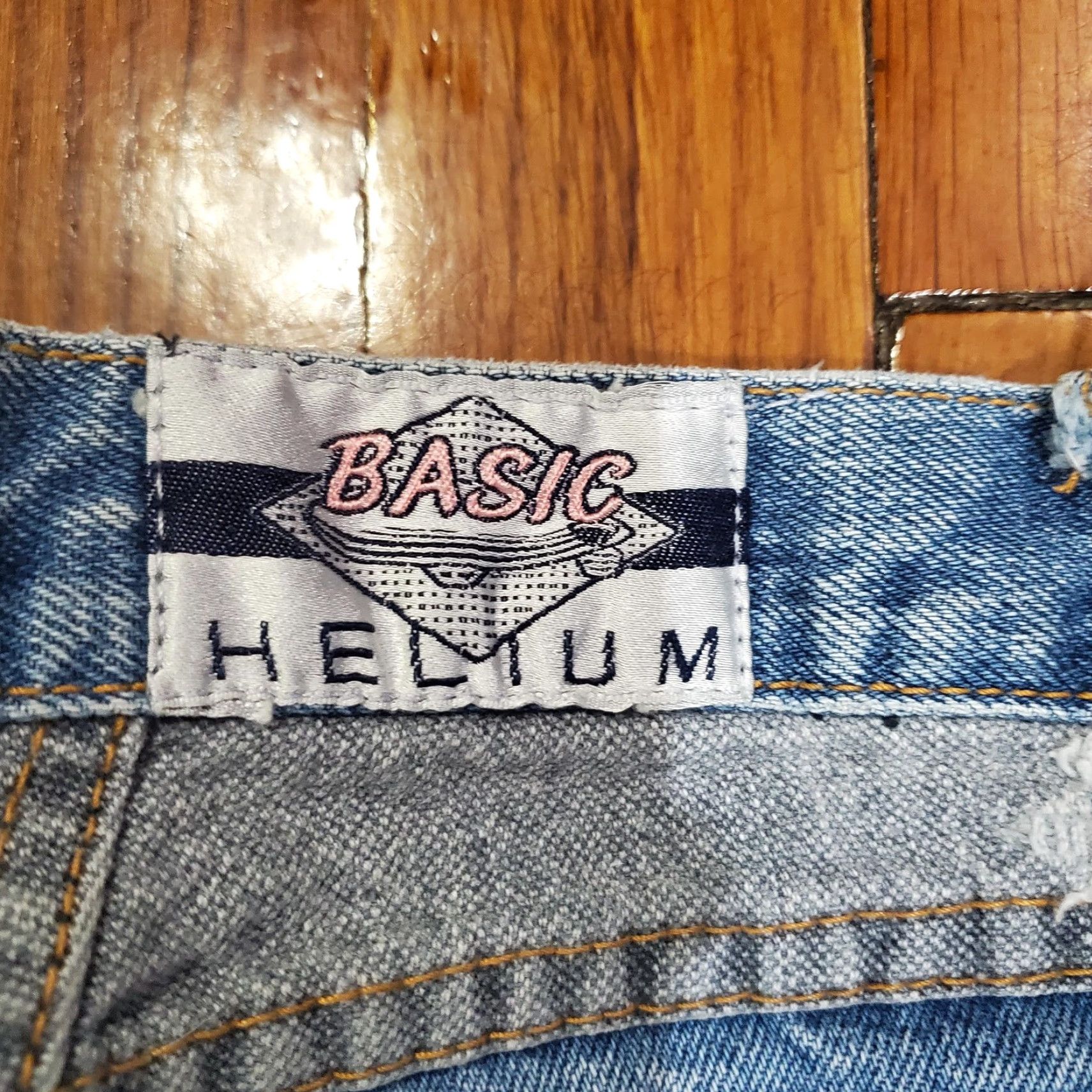 Vintage VINTAGE Basic Helium Mom Jeans Juniors 9 Blue Medium Wash High Rise Denim 29x30 Distressed Pockets Size 30" / US 8 / IT 44 - 5 Thumbnail