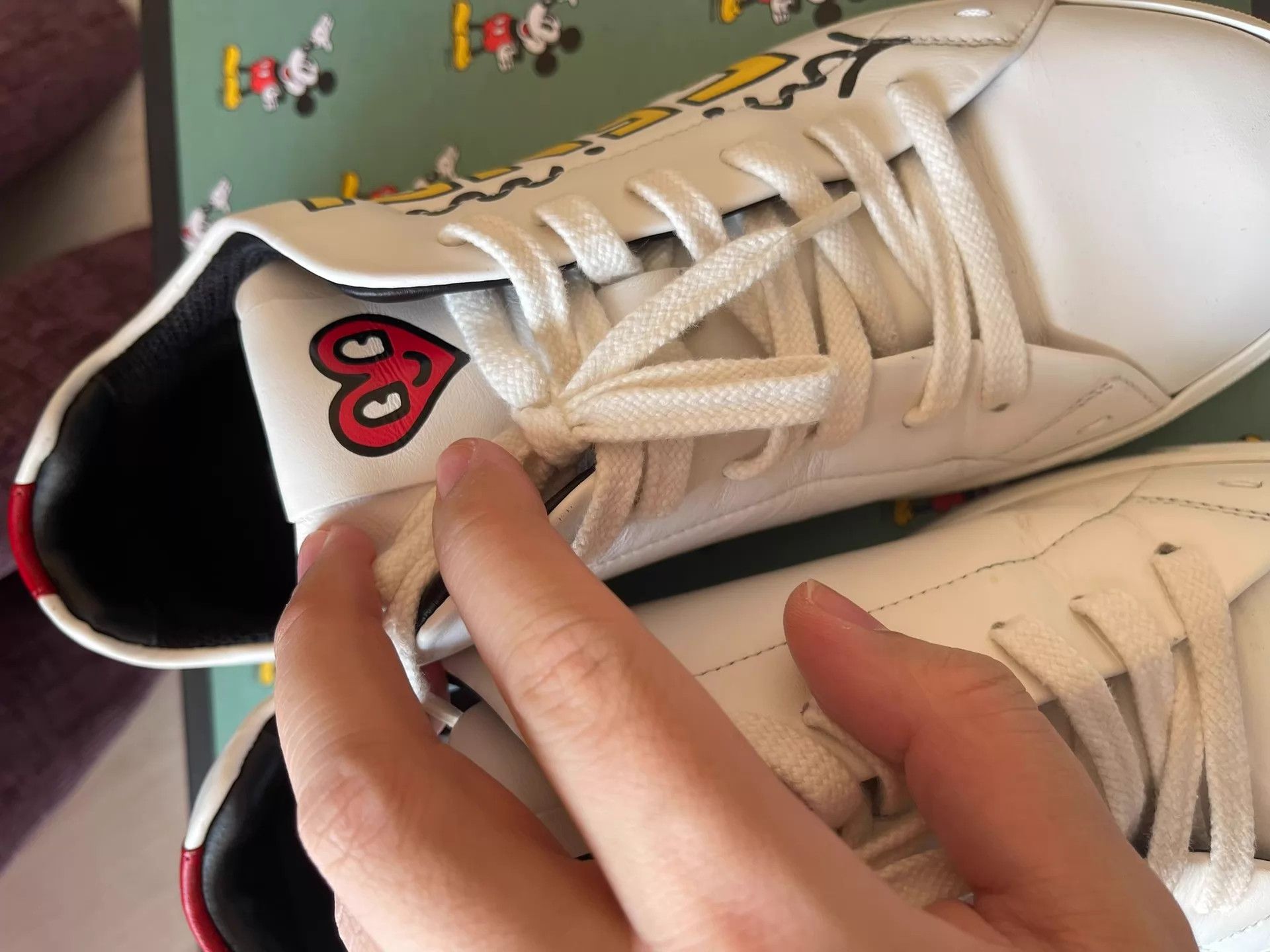 Fendi Fendi Unisex White Classic Sneaker 5 Graffiti/Logo Size US 5 / IT 35 - 5 Thumbnail